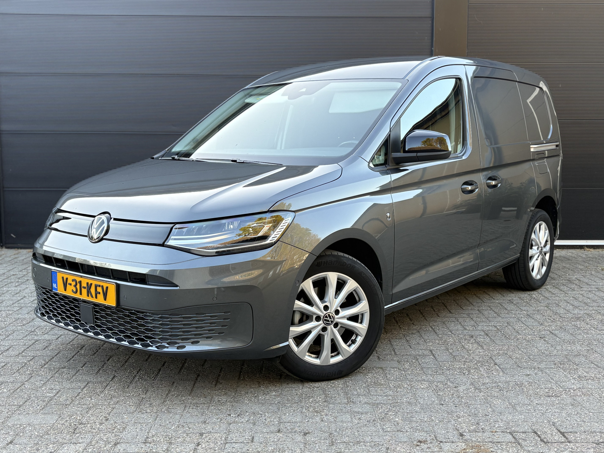 Foto van Volkswagen Caddy Modified Partition Wall