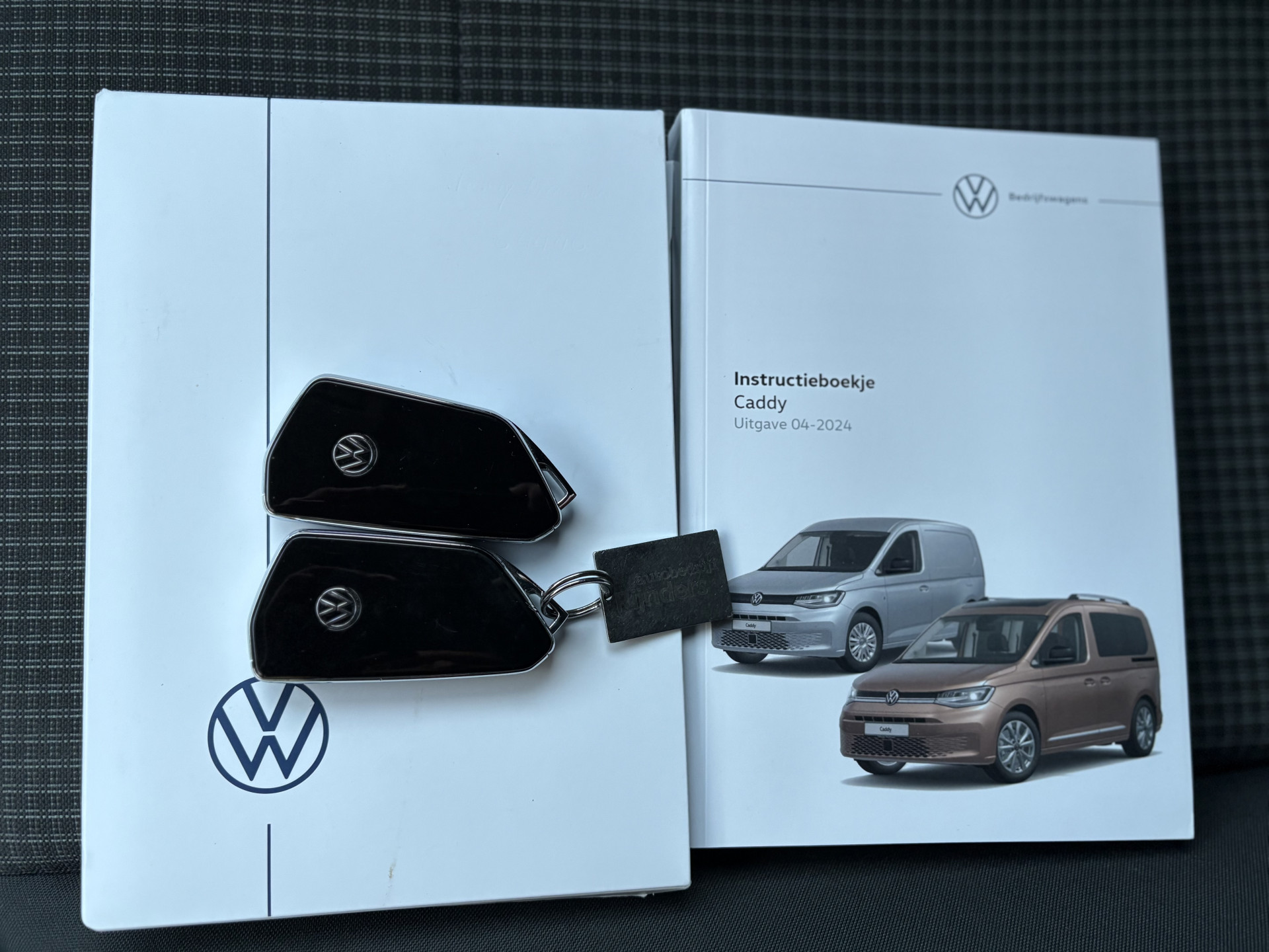 Foto van Volkswagen Caddy Modified Partition Wall