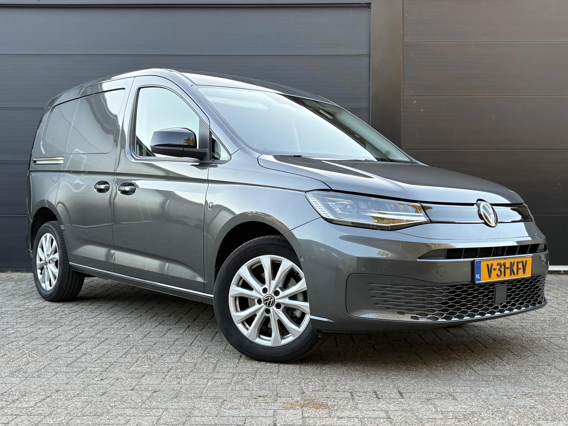 Foto van Volkswagen Caddy Modified Partition Wall