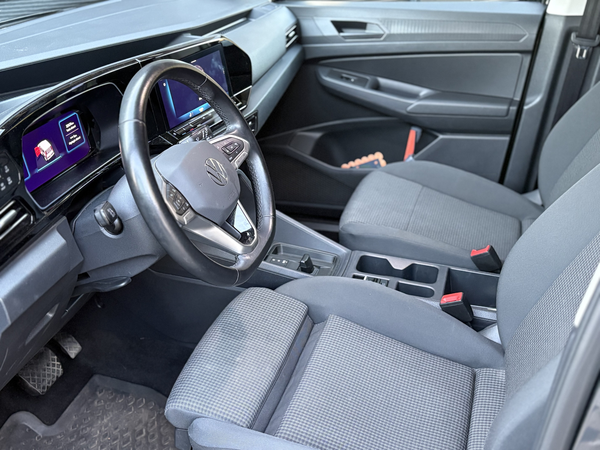 Foto van Volkswagen Caddy Modified Partition Wall