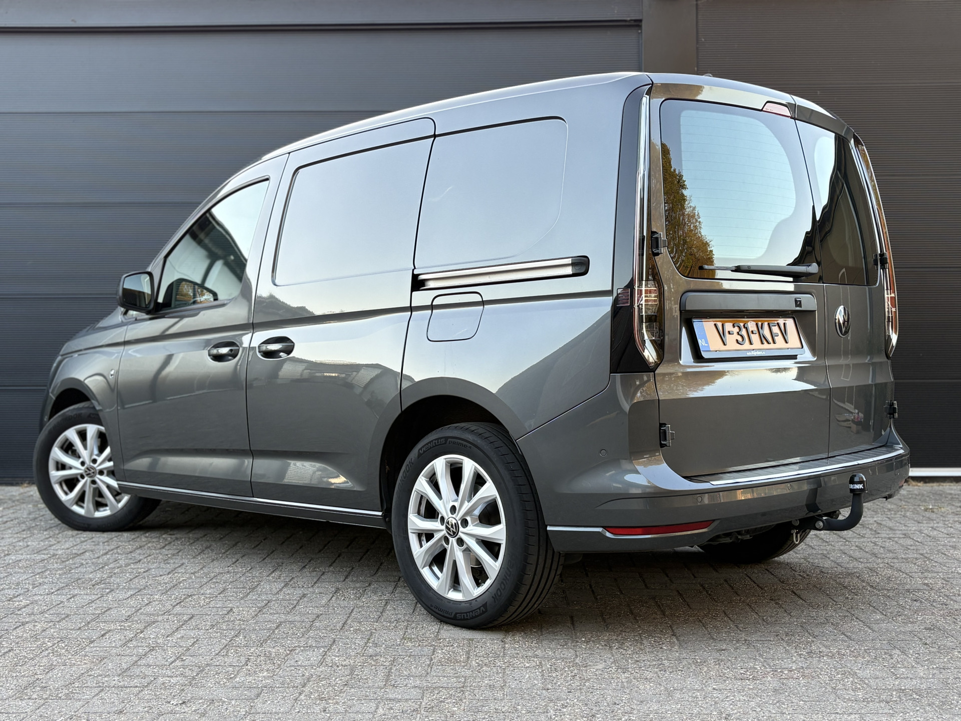 Foto van Volkswagen Caddy Modified Partition Wall