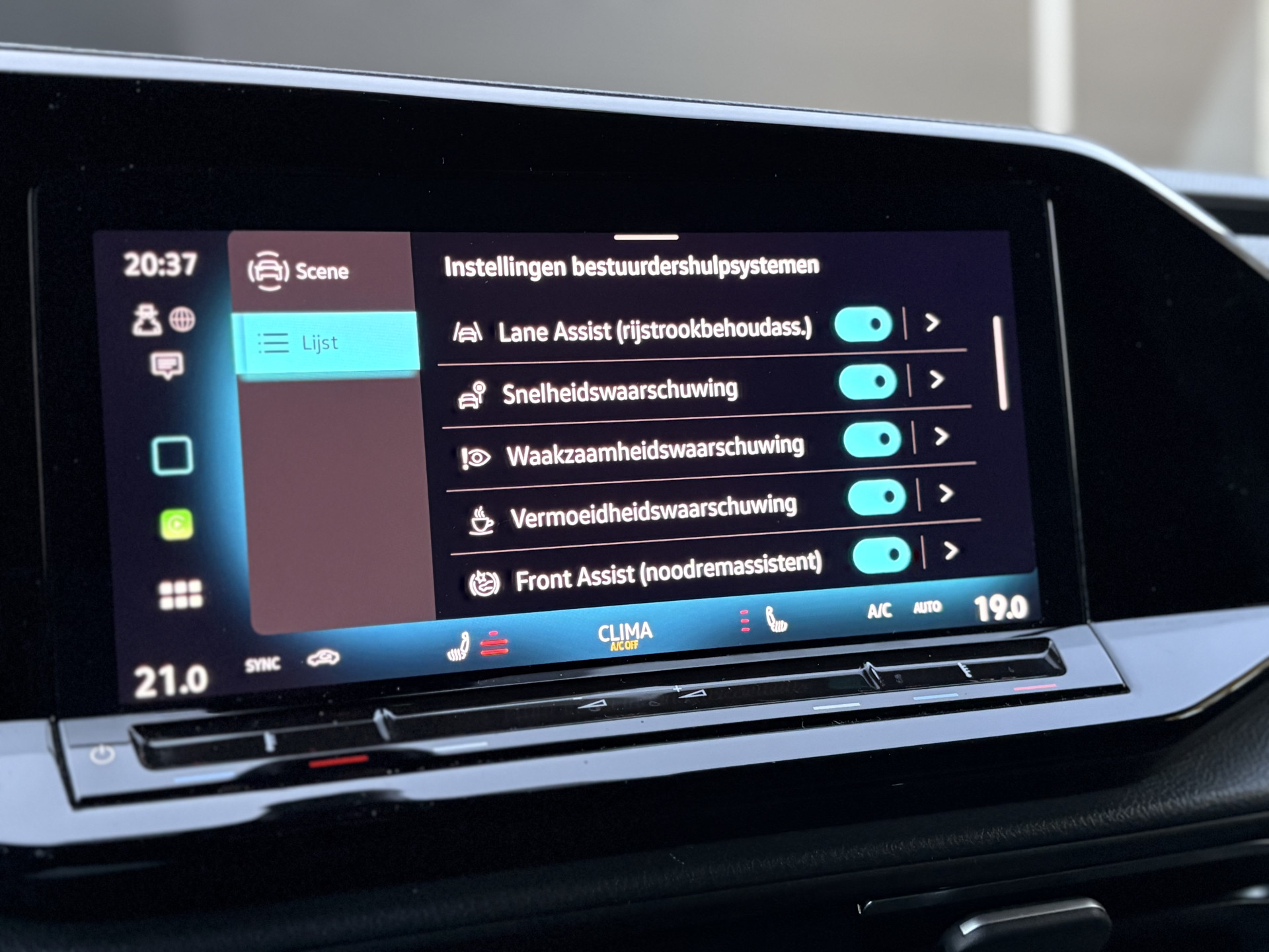 Foto van Volkswagen Caddy Modified Partition Wall