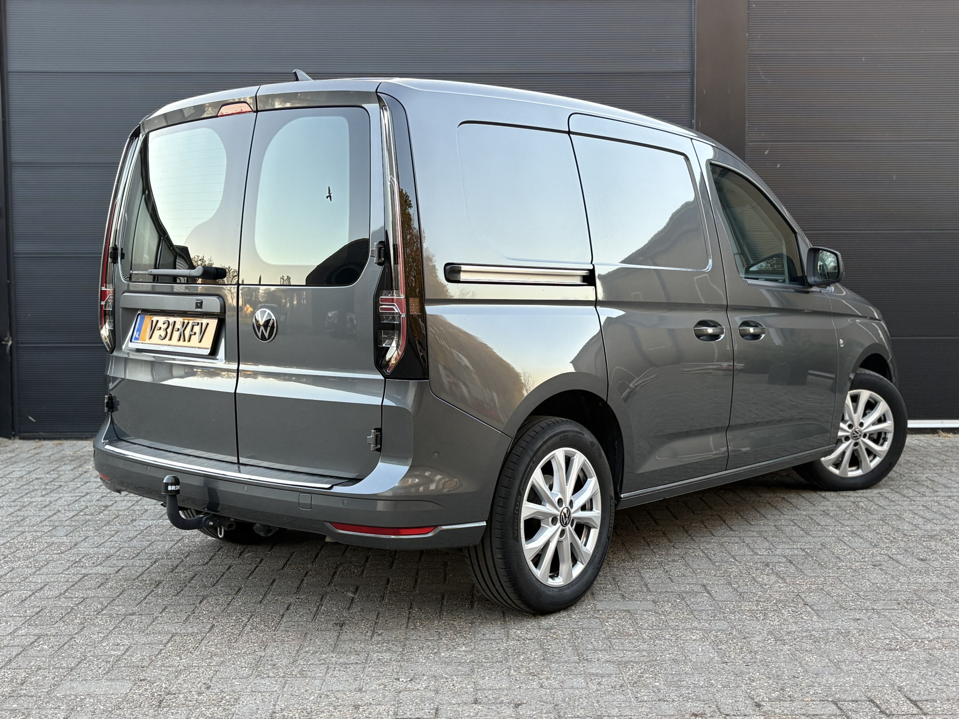 Foto van Volkswagen Caddy Modified Partition Wall
