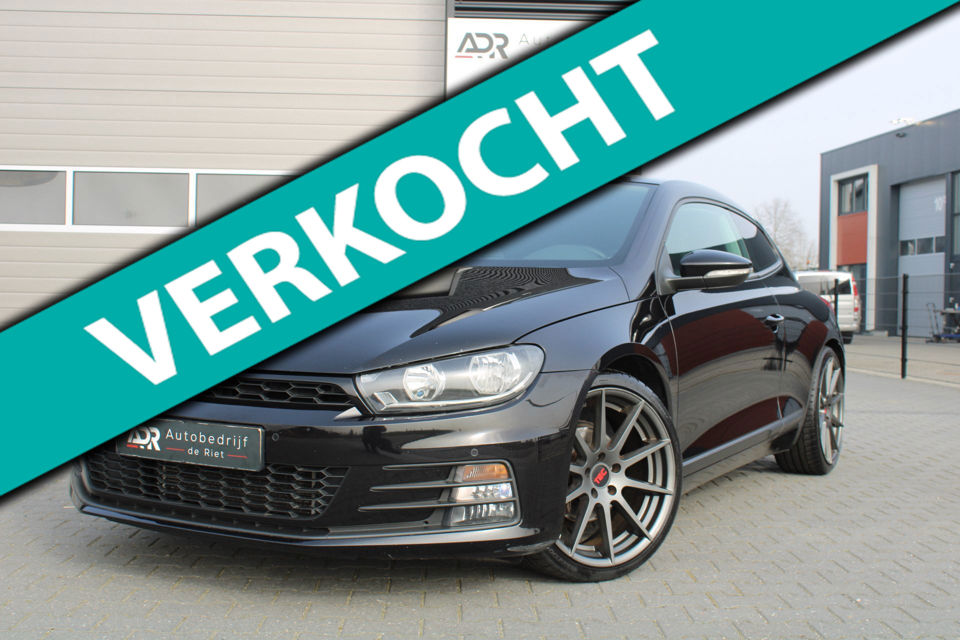 Volkswagen Scirocco 1.4 TSI 125PK / 19'' TEC / NAVI / LED / XENON/ H&R / PDC V+A / VOLL 2015 - voorkant