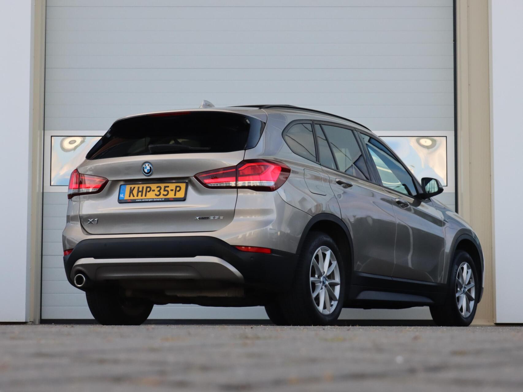 Foto van BMW X1 Xdrive25e