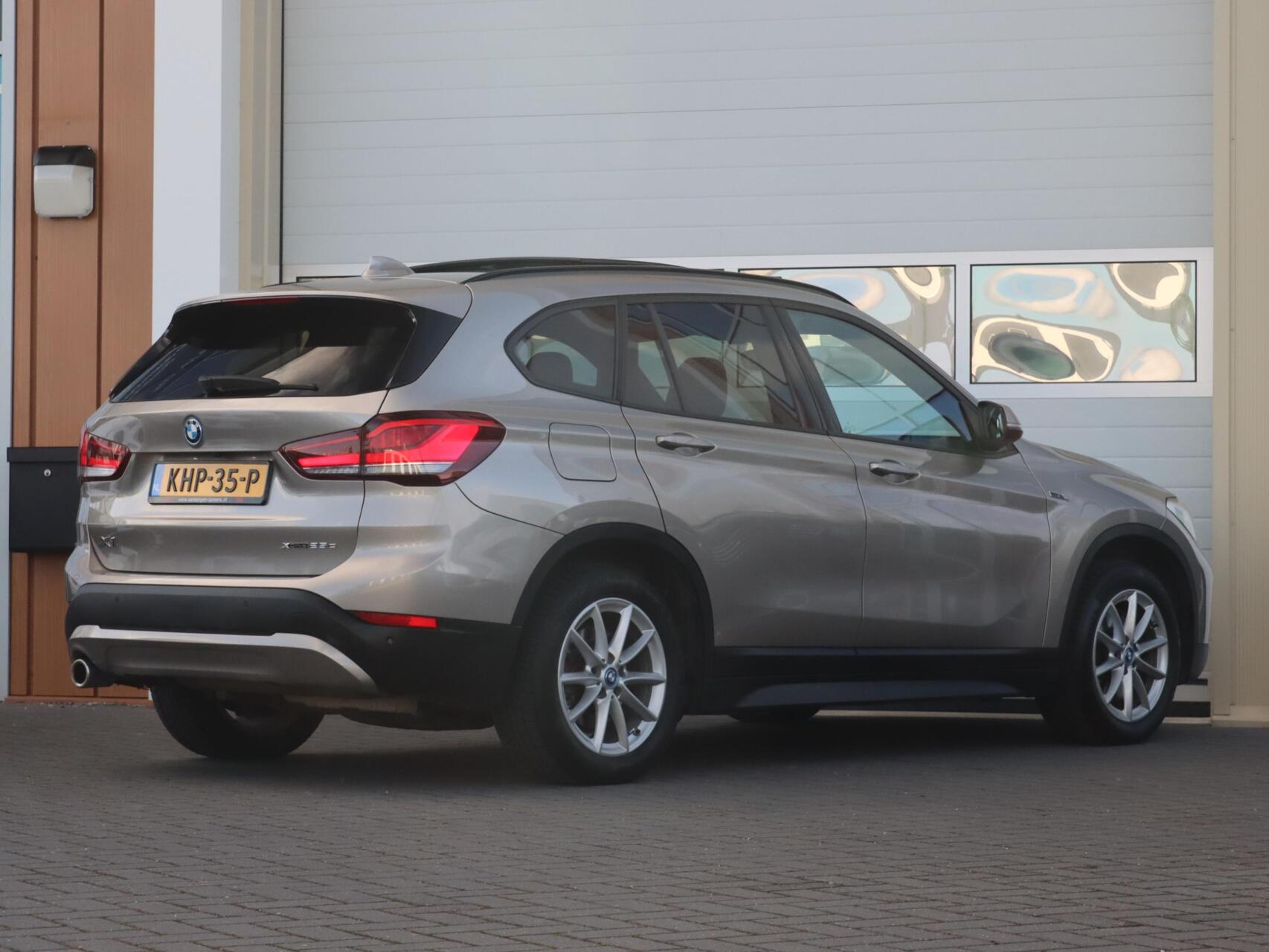Foto van BMW X1 Xdrive25e