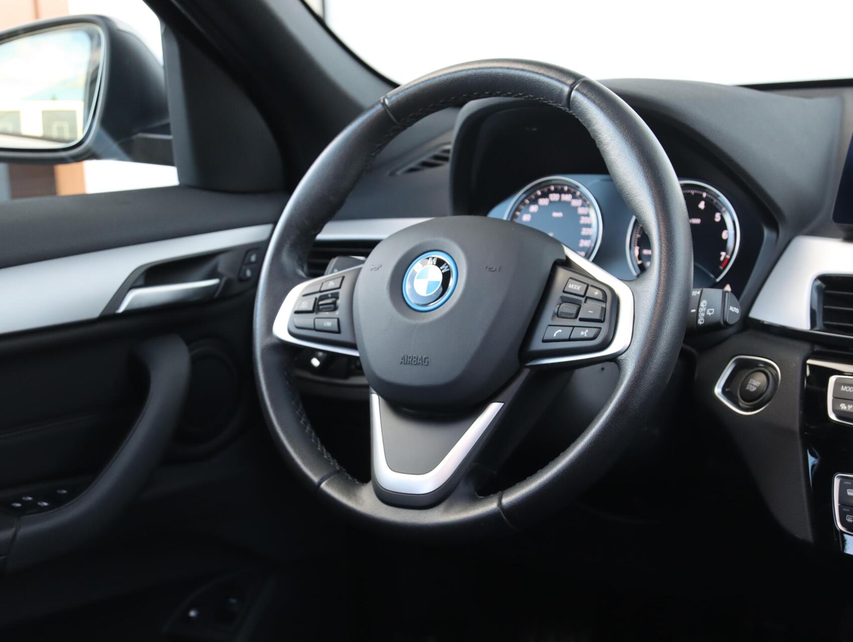 Foto van BMW X1 Xdrive25e