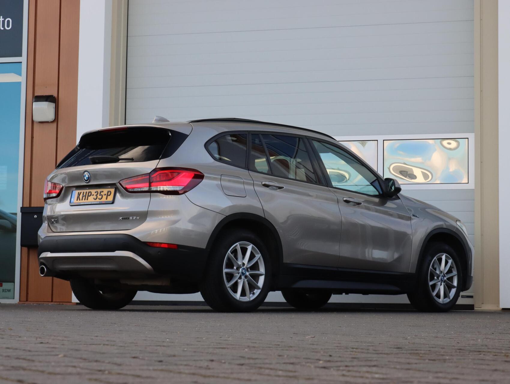 Foto van BMW X1 Xdrive25e
