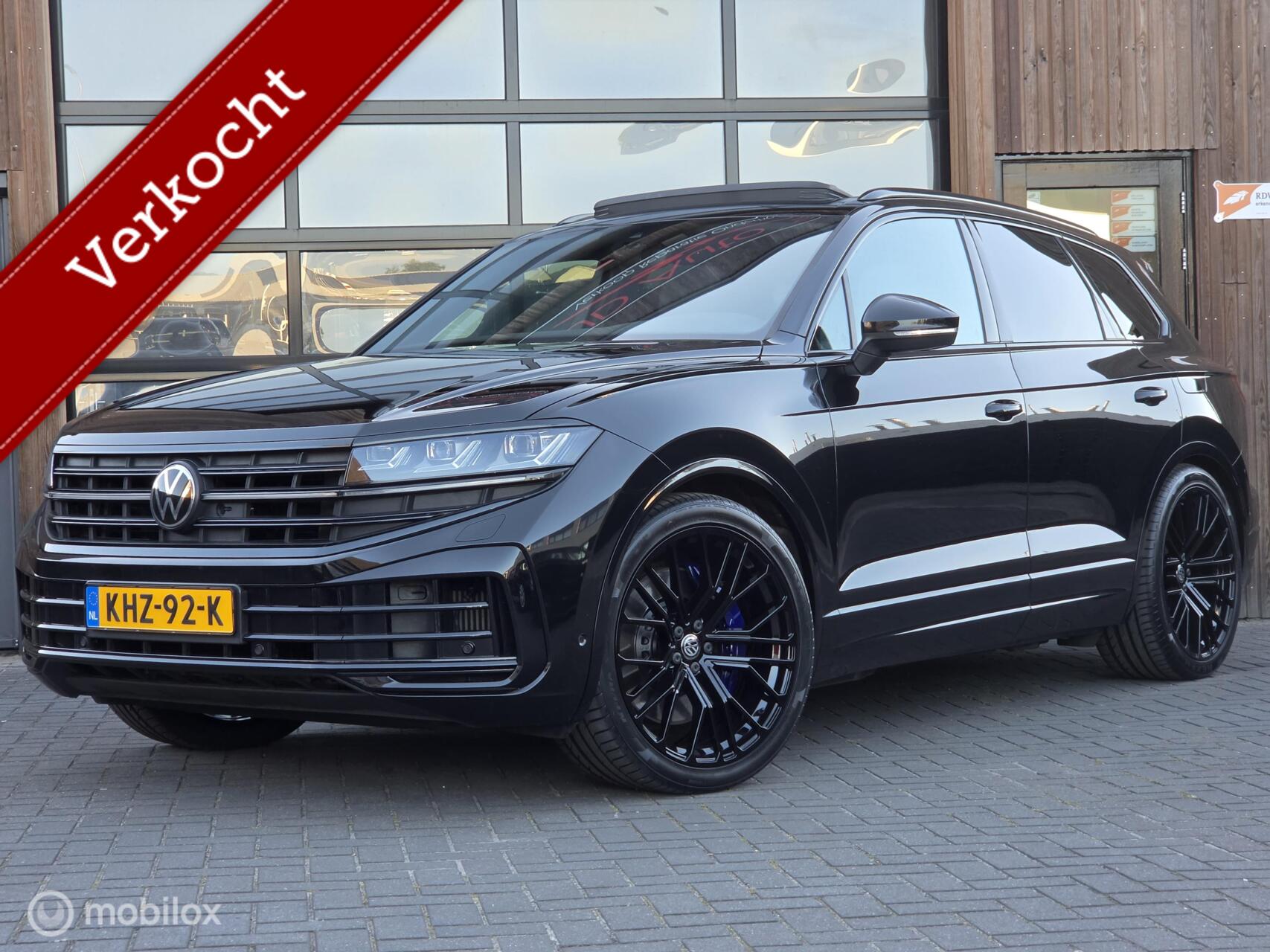 Volkswagen Touareg Ehybrid 3.0 TSI EHYBRID BLACK STYLE PANO LUCHT BTW 2024 - voorkant
