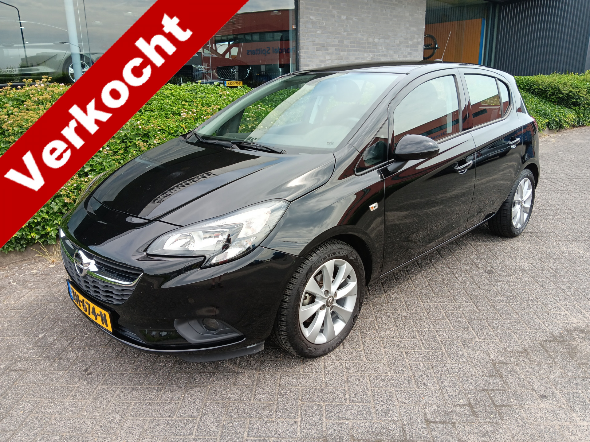 Opel Corsa-e 1.4 90PK Favourite+ met Airco, Navigatie, Carplay, Trekhaak, 16" LMV etc. incl. 12 maanden BOVAG-garantie 2019 - voorkant