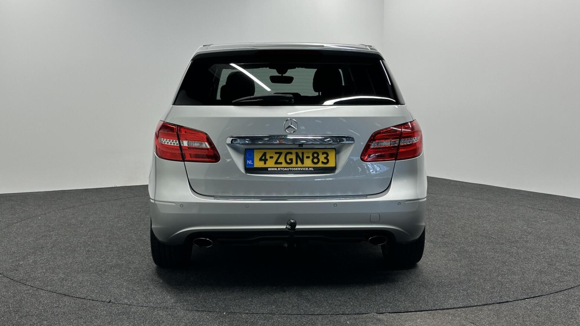 Foto van Mercedes-Benz B 180