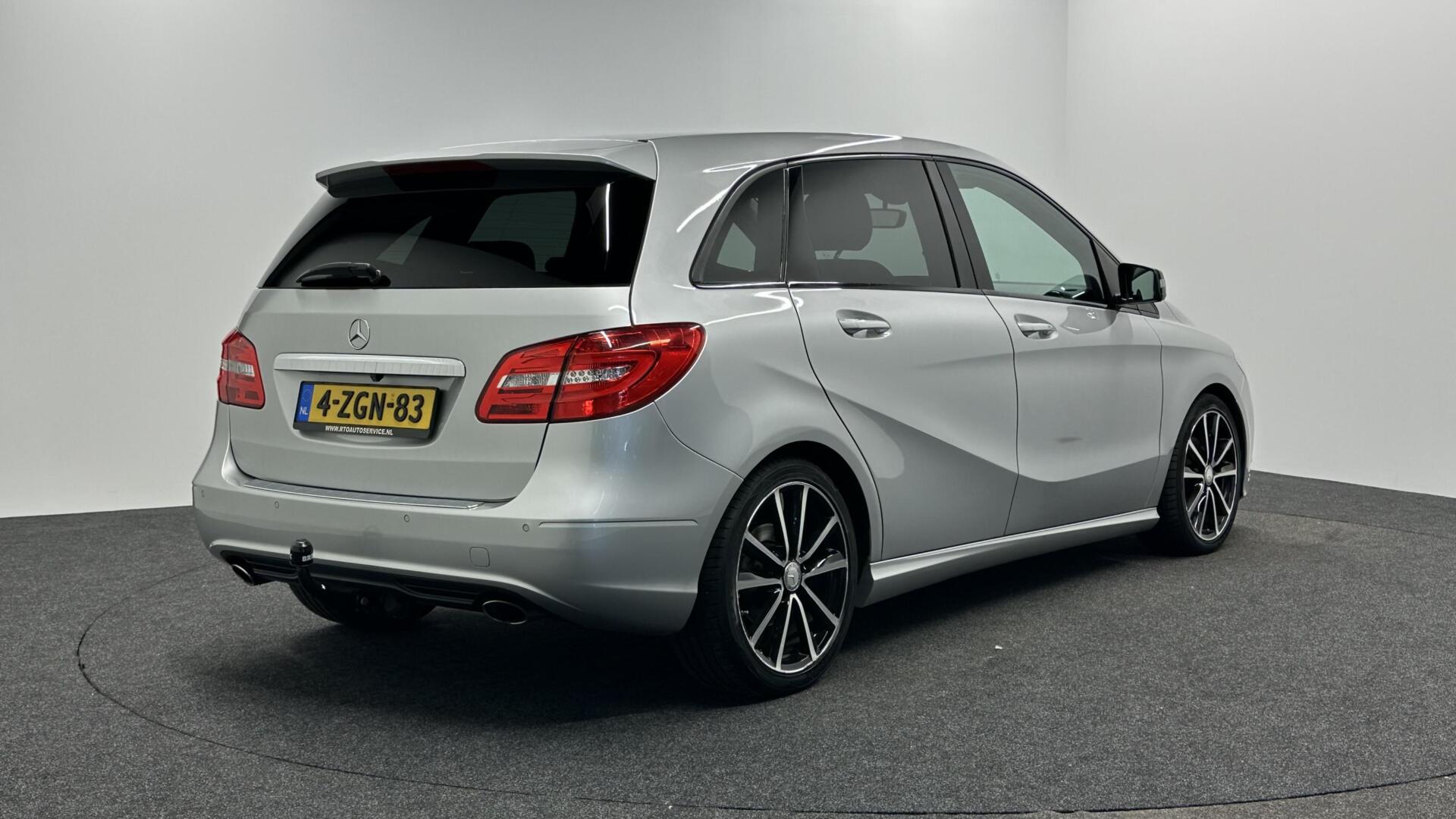 Foto van Mercedes-Benz B 180