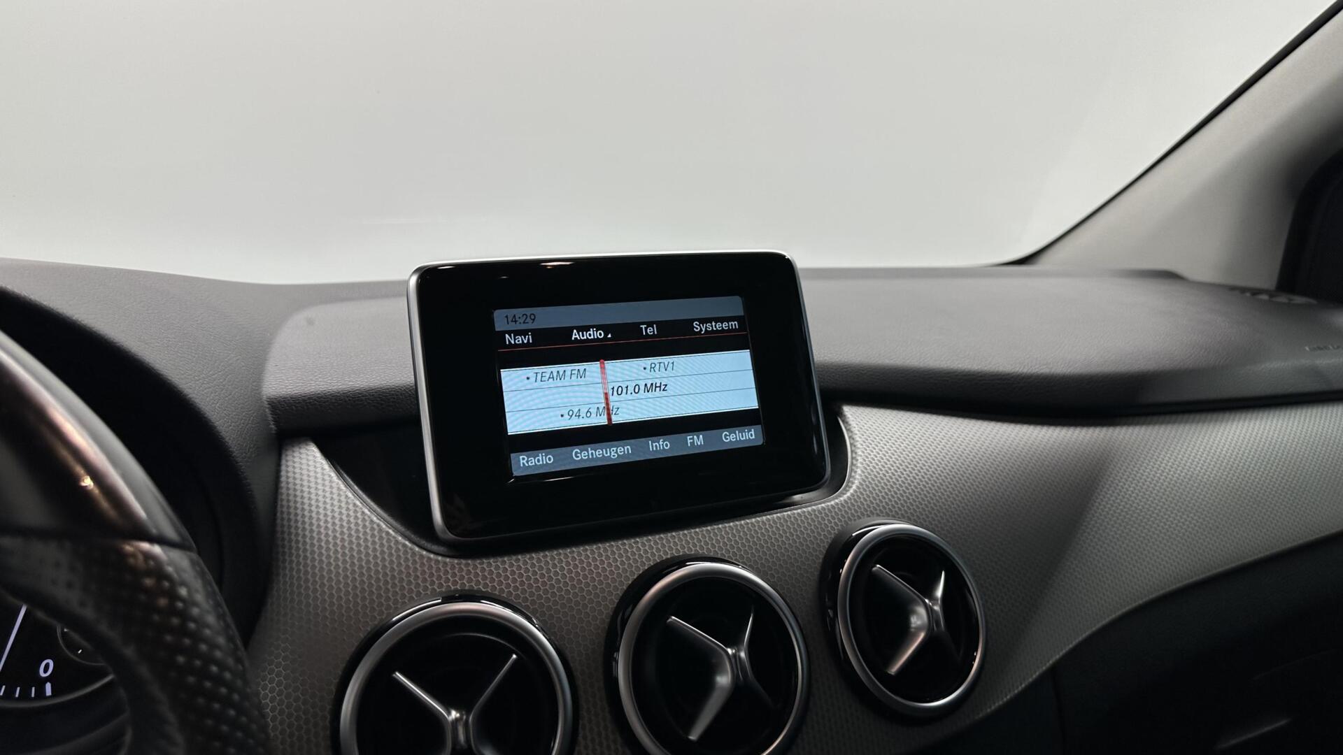 Foto van Mercedes-Benz B 180