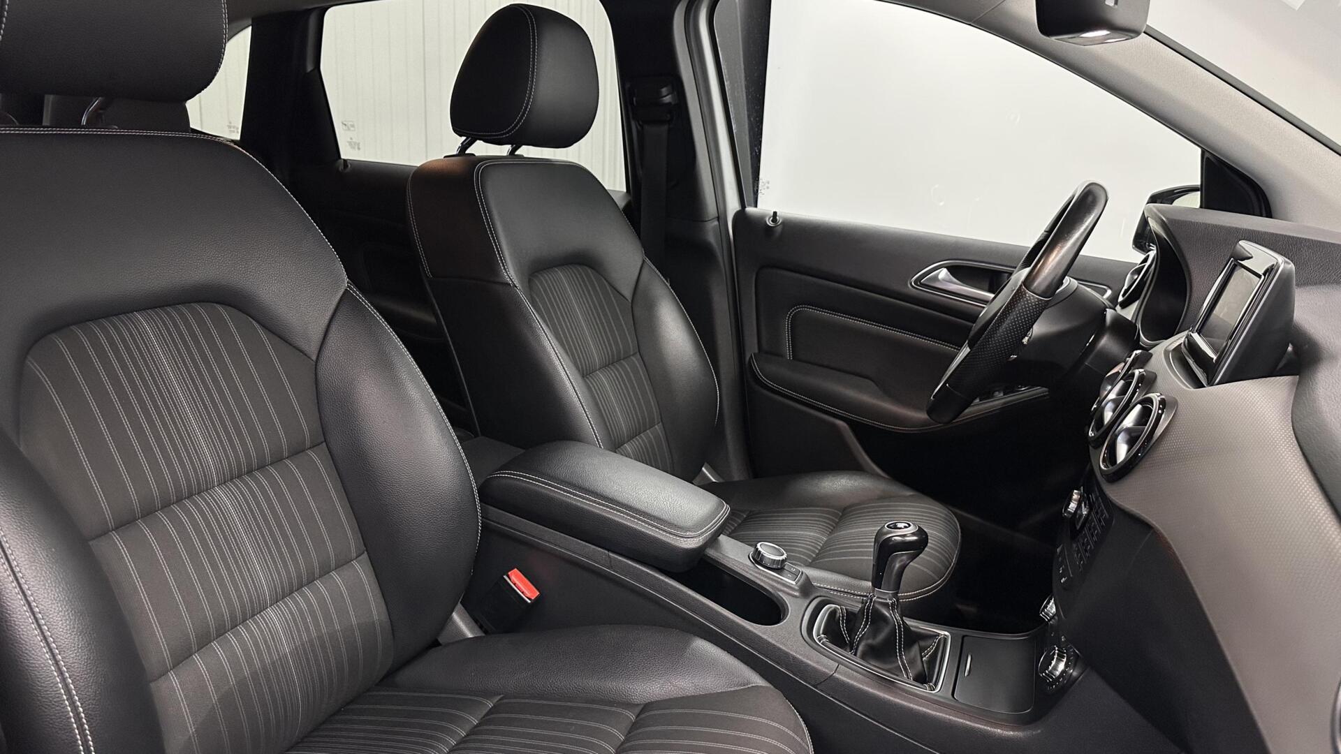 Foto van Mercedes-Benz B 180