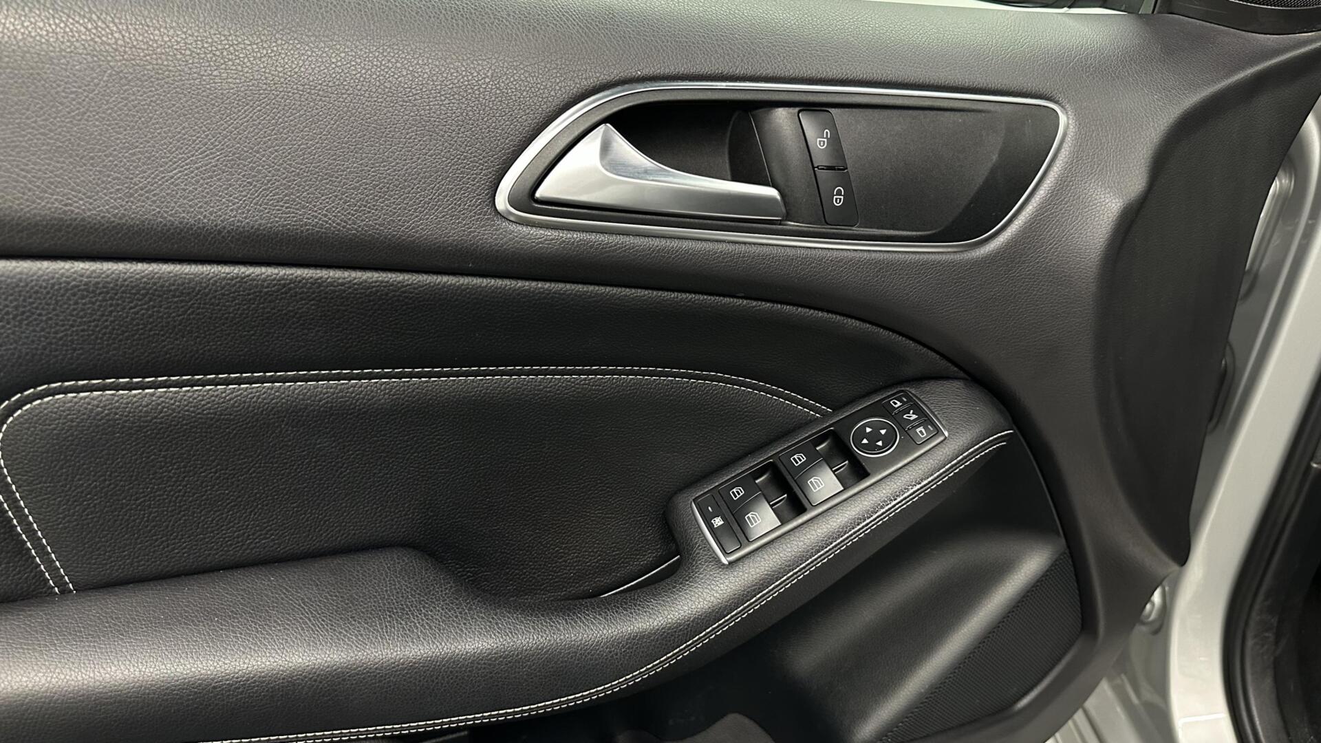 Foto van Mercedes-Benz B 180