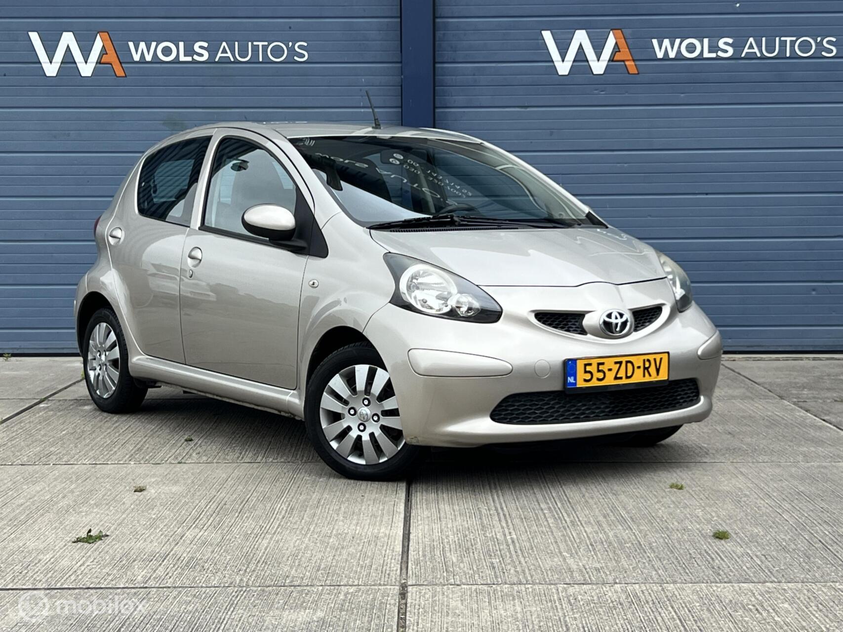 Toyota Toyota Aygo 1.0-12V + / CARPLAY / AIRCO / APK 06-2027! 2008 - voorkant