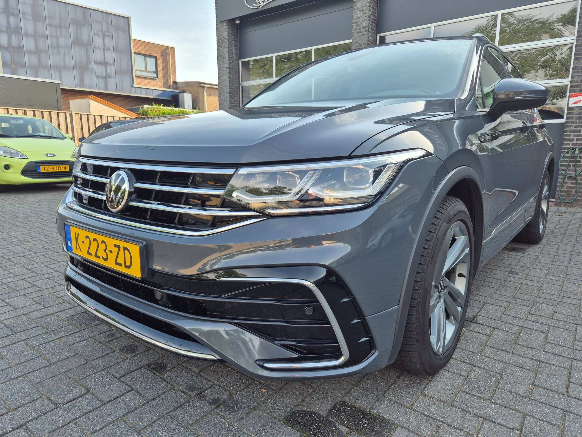 Volkswagen Tiguan 1.5 TSI R-Line Business+ 2021 - voorkant
