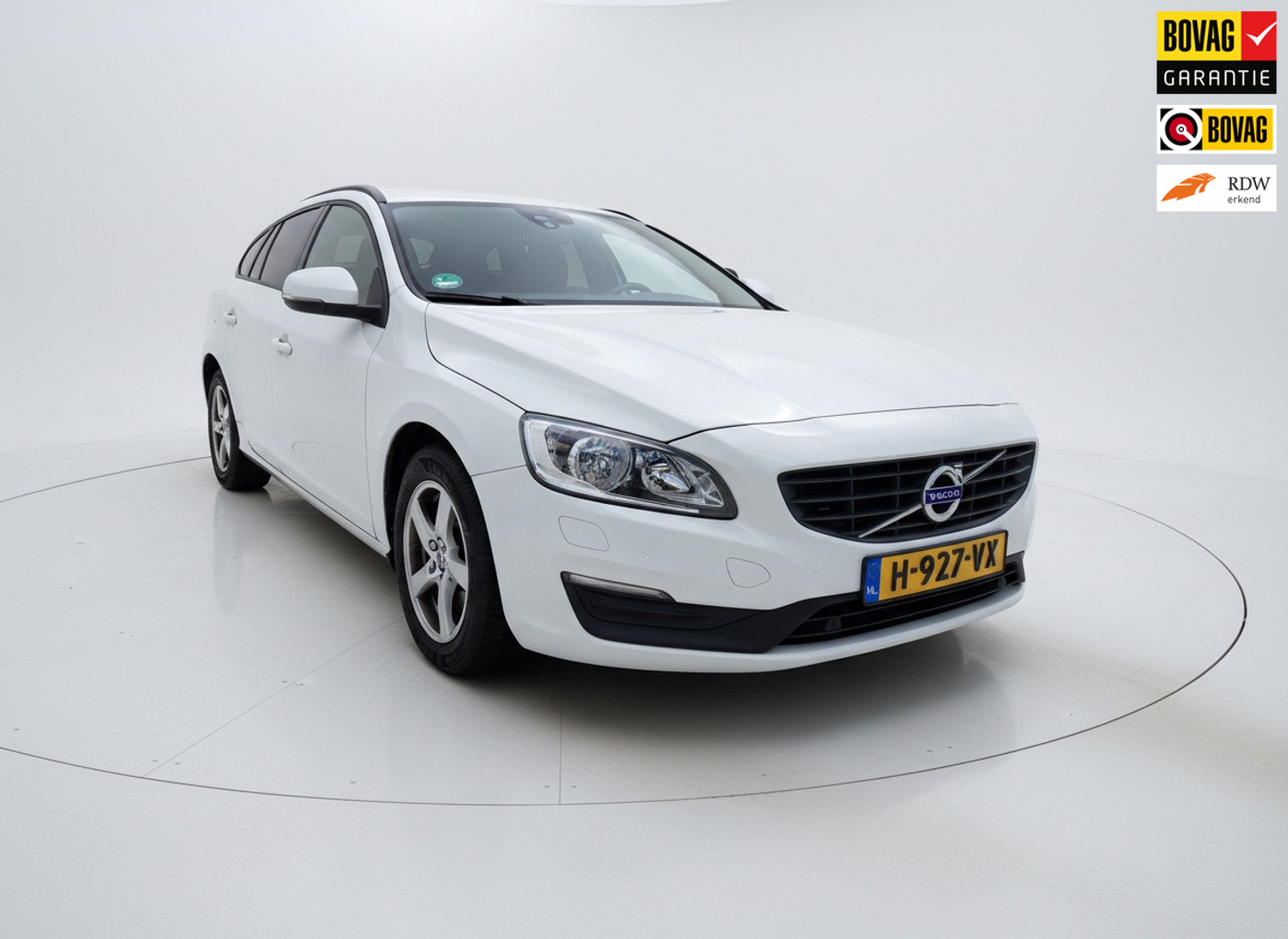 Volvo V60 1.5 T3 Kinetic|Trekhaak|Camera|Stoelverwarming 2018 - voorkant