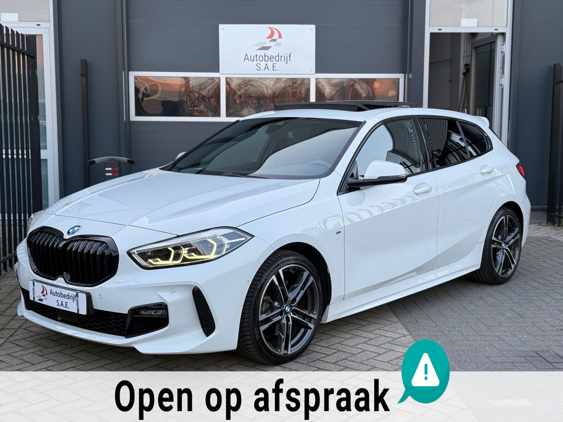 BMW 1-serie 118i Business Edition 2021 - voorkant