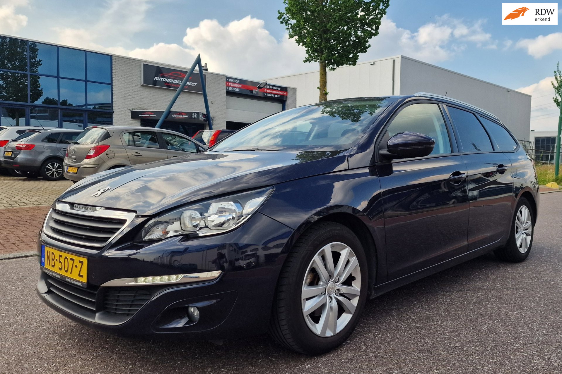 Peugeot 308 1.2 Blue Executive PANO NAVI PSENSOR CRUISE 2 X SLEUTELS 2017 - voorkant