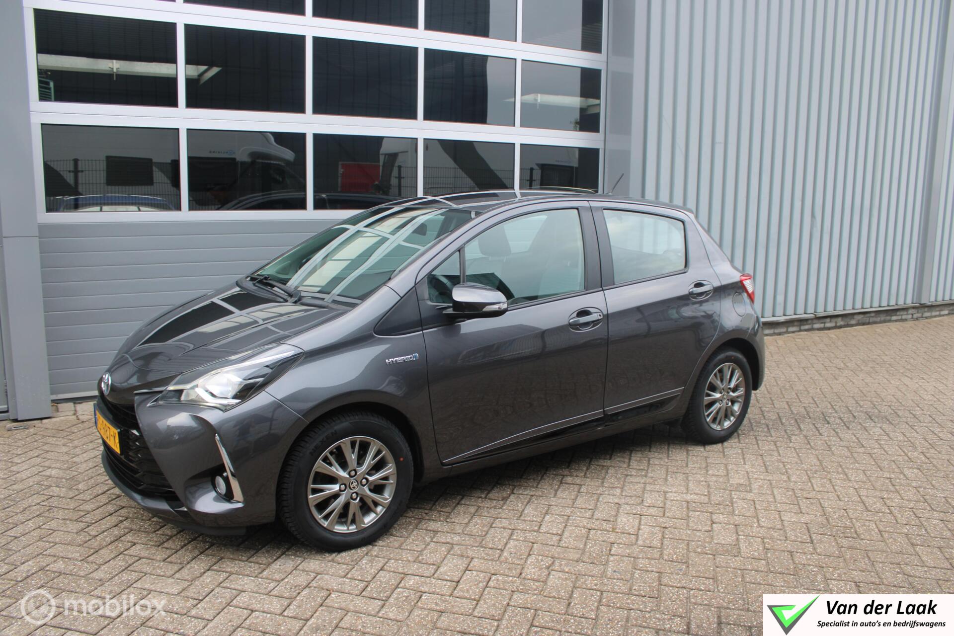 Toyota Toyota Yaris Hybrid 1.5 Hybrid Design | Trekhaak | Sportvelgen | Navigatie. 2018 - voorkant