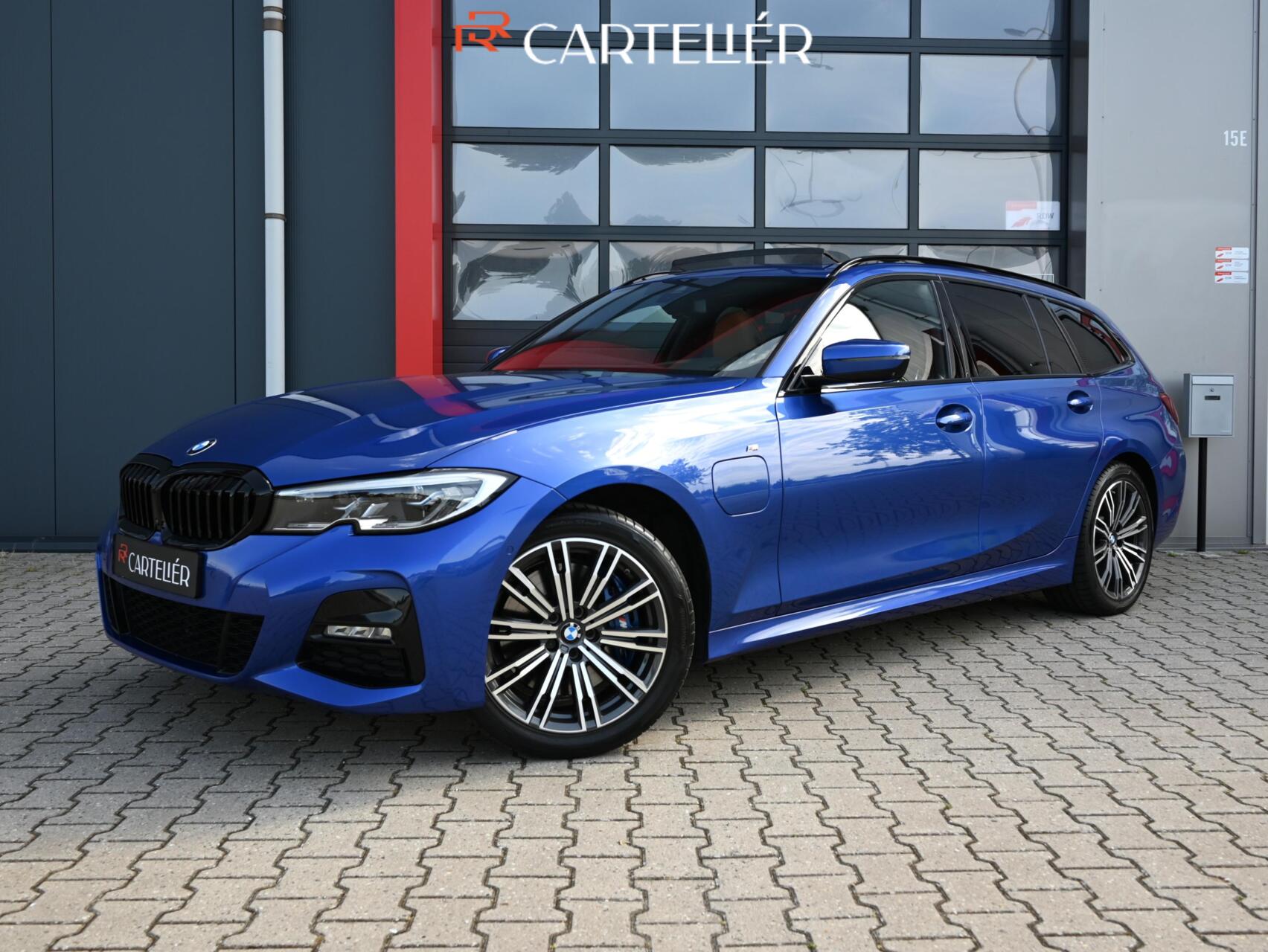 BMW 330e 330e High Executive | M-Sport | Pano | 360 | Laser Led | Keyless | Carplay / Android Auto | Cruise | Ambient | Stoel & Stuurwielverwarming | Memory | Trekhaak | Vernasca Cognac 2021 - voorkant