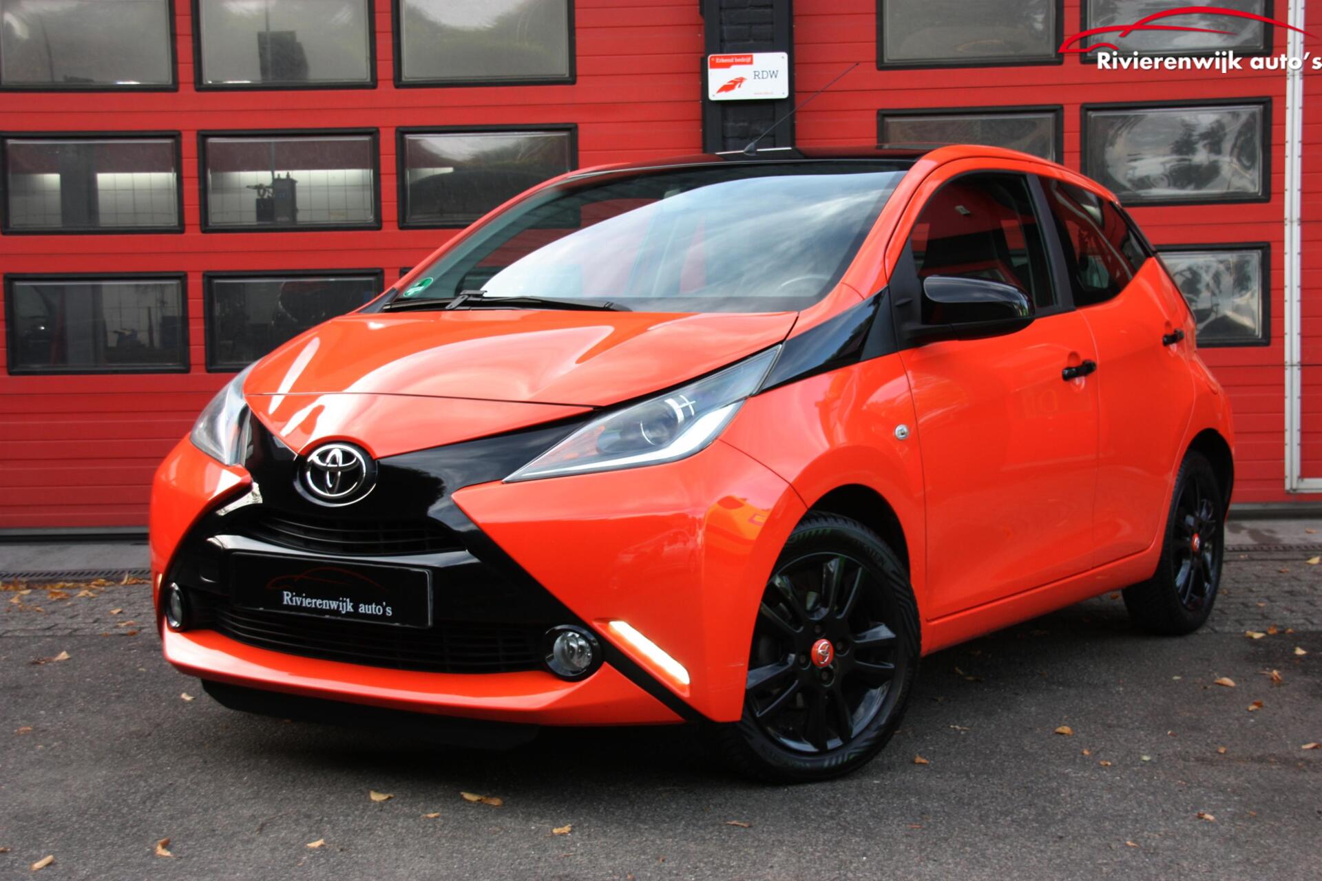 Toyota Toyota Aygo 1.0 VVT-i x-clusiv Airco,Two-Tone,Camera,Cruise 2014 - voorkant