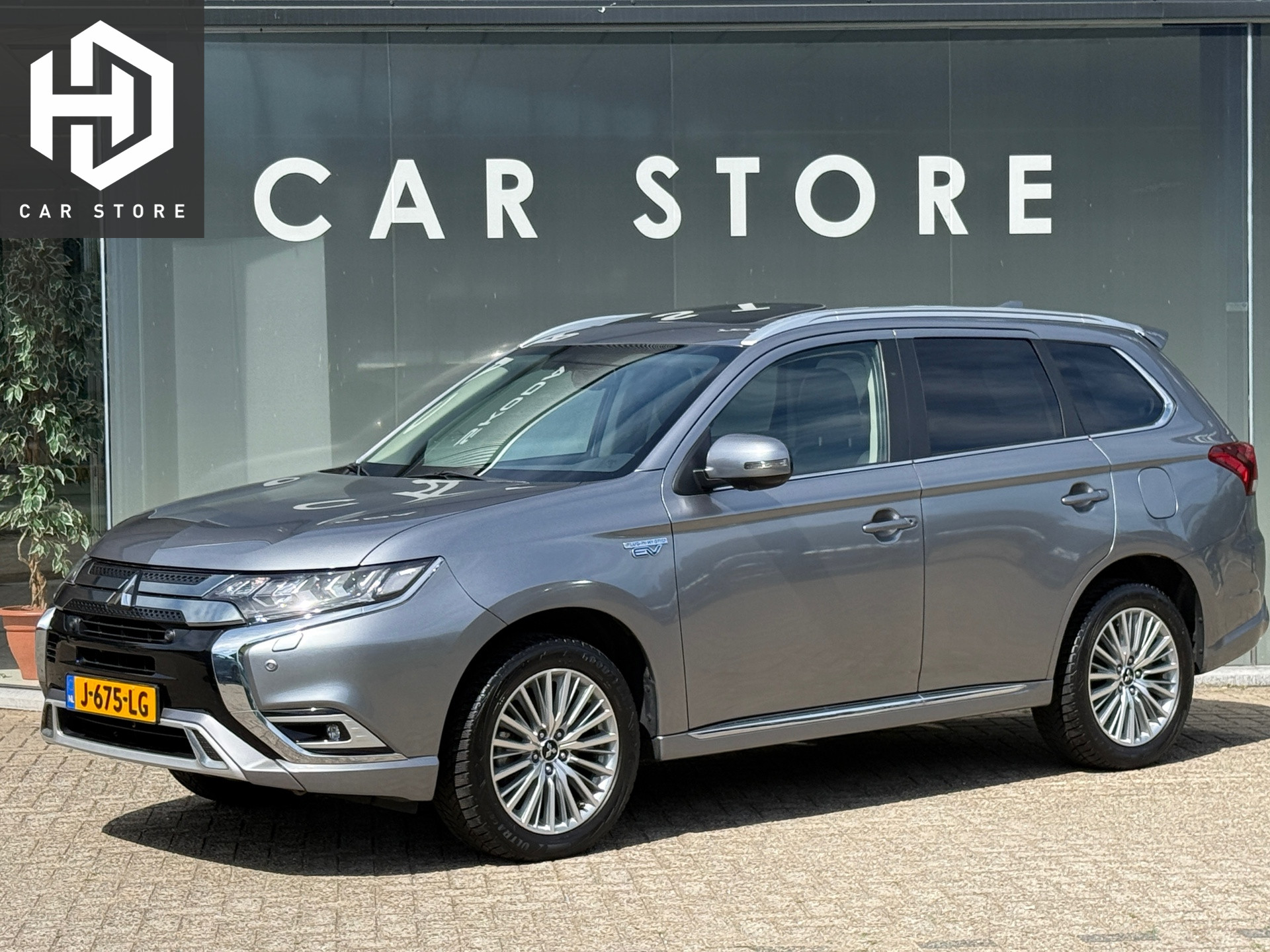 Foto van MITSUBISHI MITSUBISHI OUTLANDER
