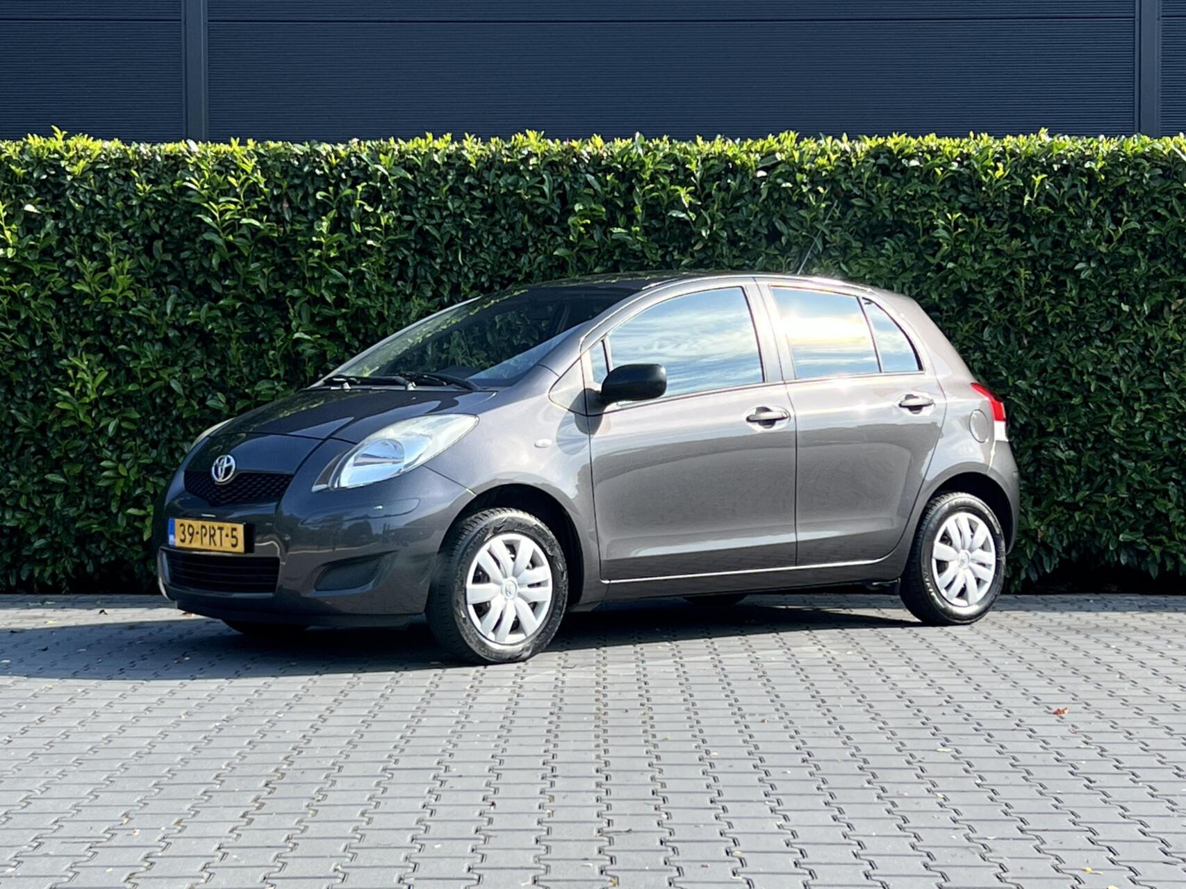 Toyota Toyota Yaris 1.0 VVTi Acces, NL AUTO, NAP LOGISCH, 5-DEURS, AIRCO, DAB, TREKHAAK, ELEKTRISCHE RAMEN 2011 - voorkant