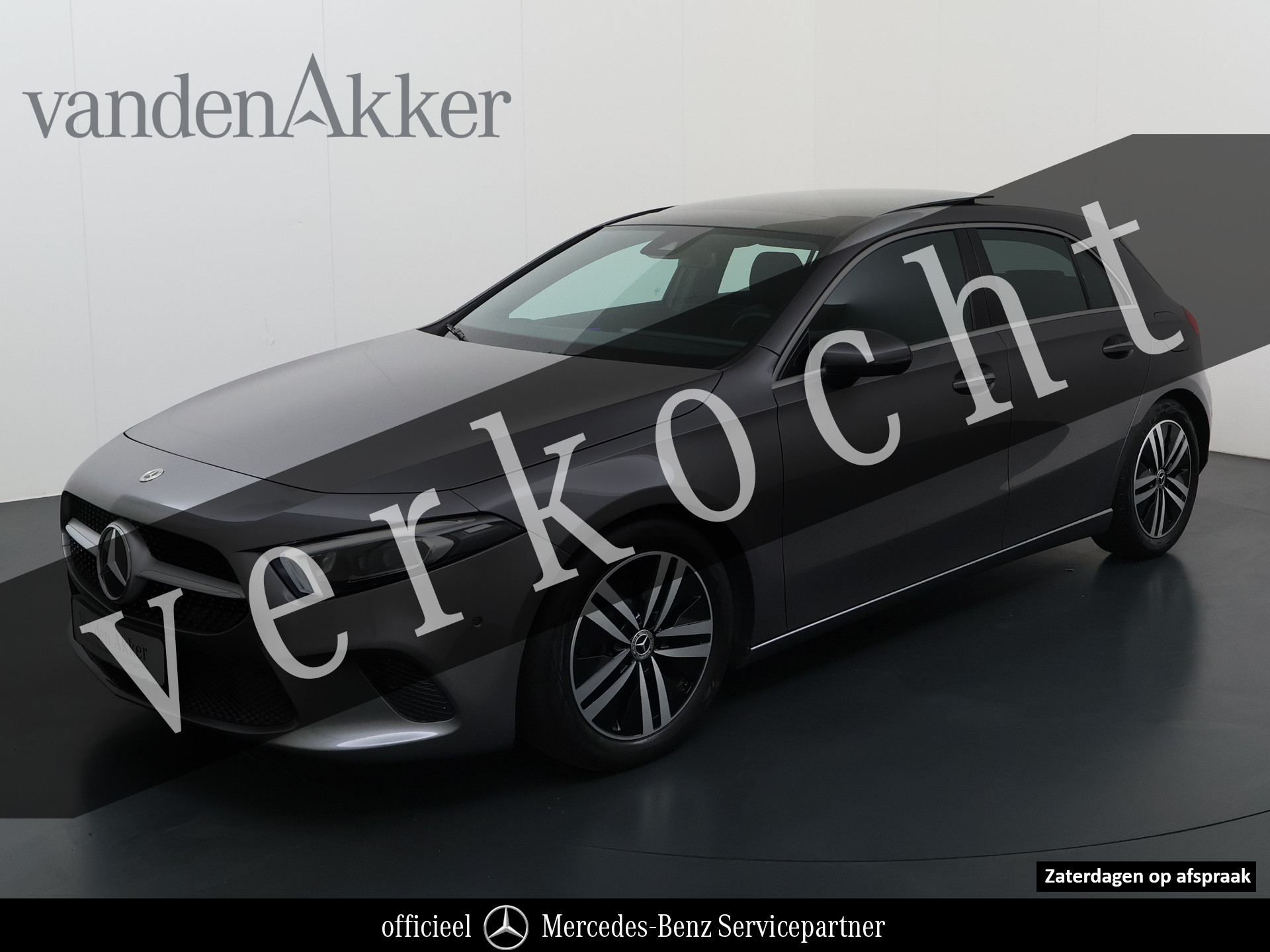 Mercedes-Benz A 200 200 Luxury 164pk // Panoramadak // Carplay // Sfeerverlichting // MultiBeam LED // Keyless Entry // Camera // Advanced Audio 2022 - voorkant