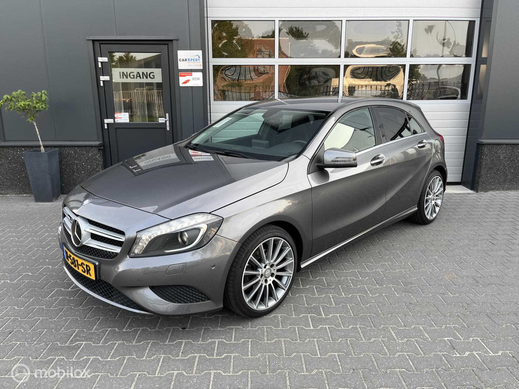 Mercedes-Benz A-klasse A180 7G-DCT Automaat / CarPlay / Camera 2015 - voorkant