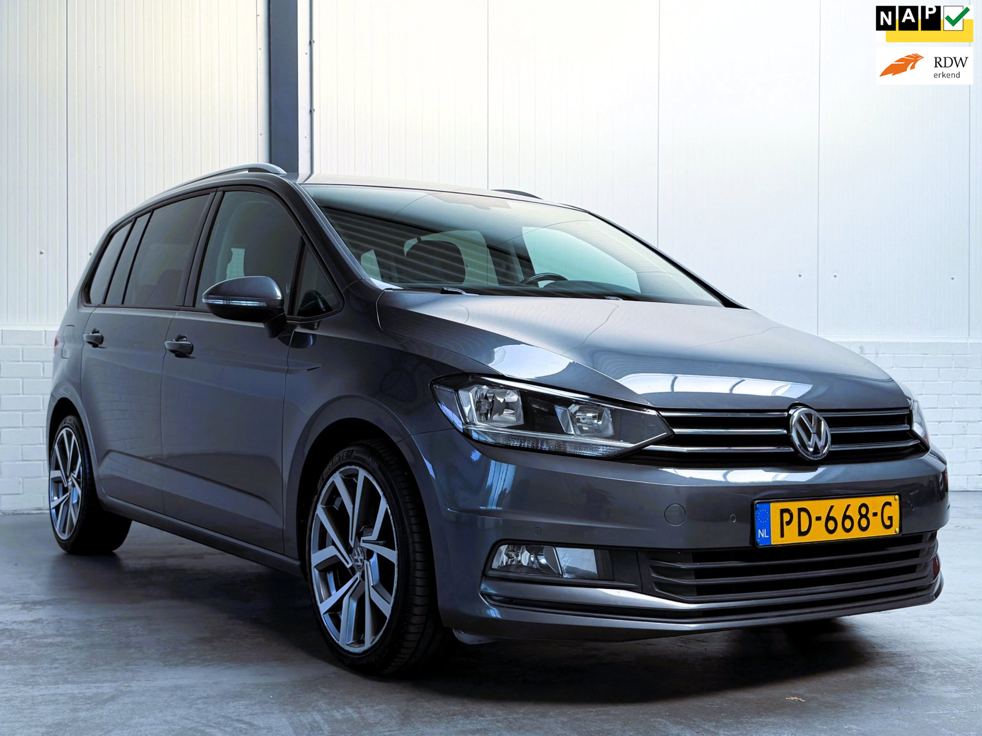 Volkswagen Touran 1.4 TSI Connected Series 7p|Camera|Stoelverwarming 2017 - voorkant
