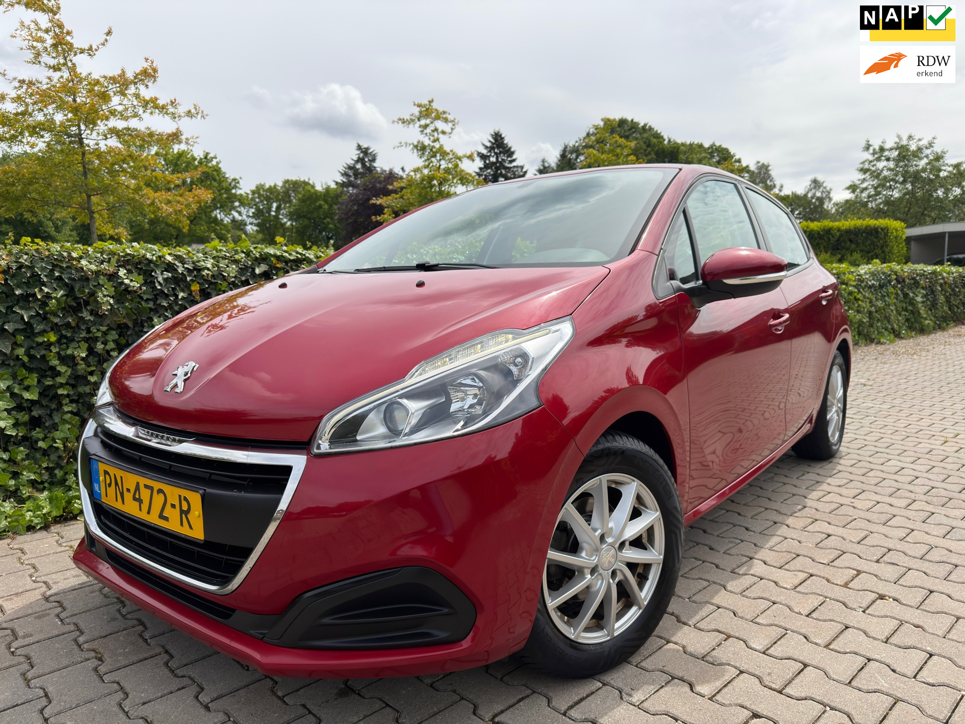 Peugeot 208 1.2 PureTech Active 5 DRS. ,Dealer Onderhouden  ,  Airco / Cruise / Navi-Carplay / Elec.Pakket / Pdc / 15" LM / Trekhaak 2017 - voorkant