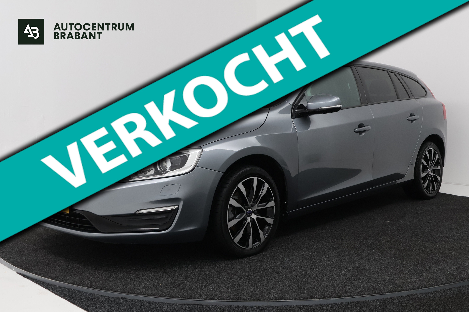 Volvo V60 2.0 T3 Polar+ Dynamic (TREKHAAK, STOELVERWARMING, NAVIGATIE, CRUISE CONTROL, PARKEERSENSOREN) 2017 - voorkant