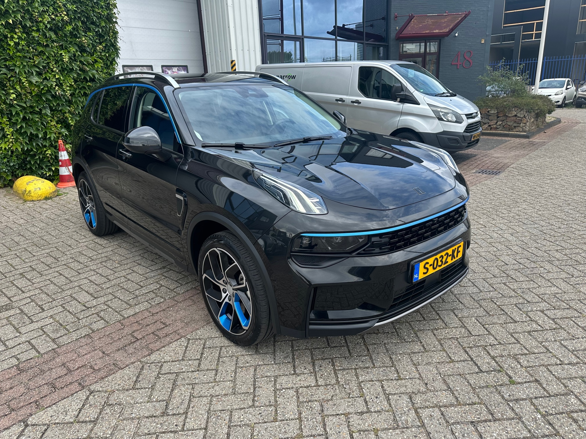 Foto van Lynk&co LYNK & Co 01