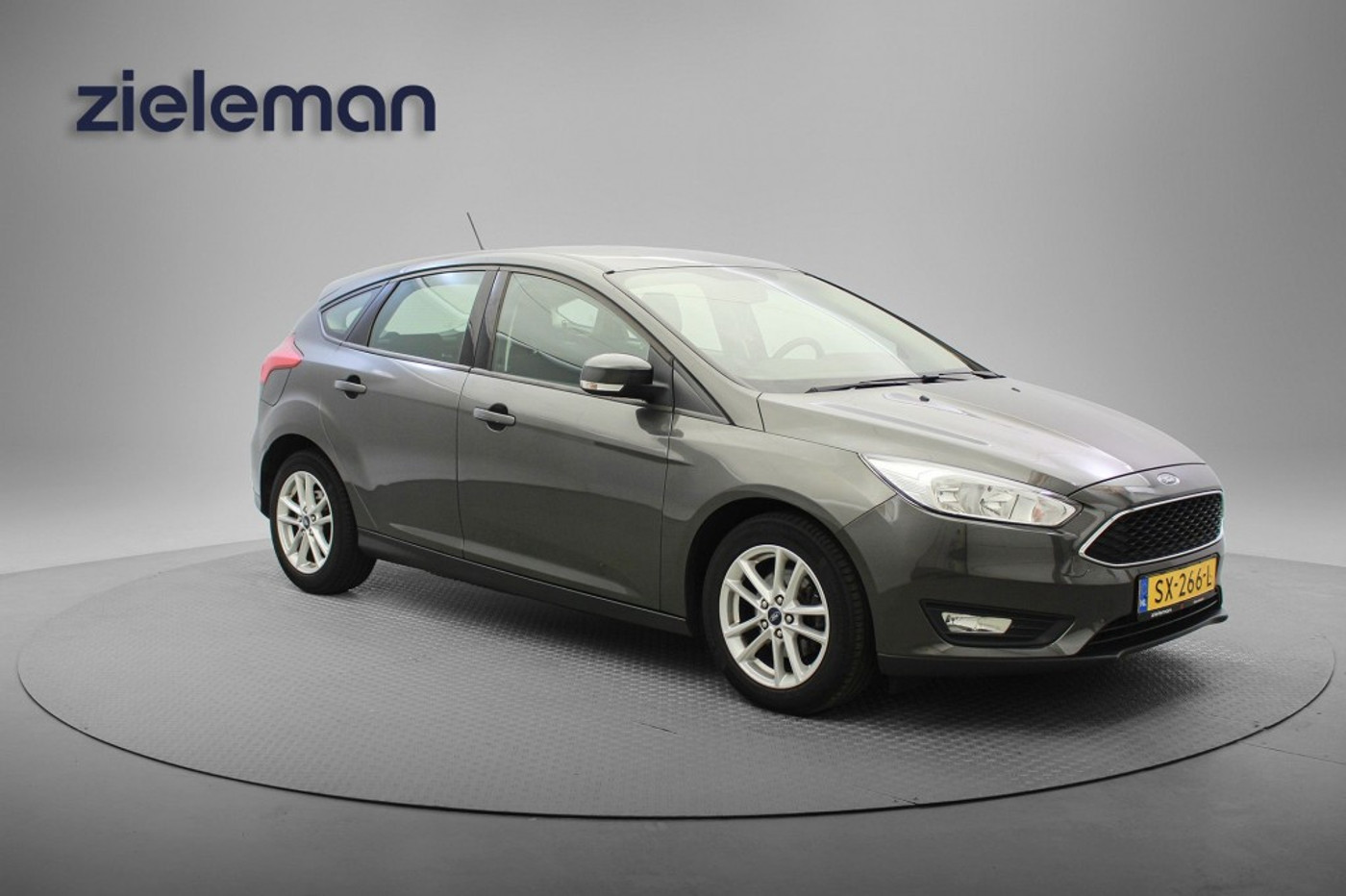 Ford Focus 1.0 Edition - Carplay, Navi, Cruise 2018 - voorkant