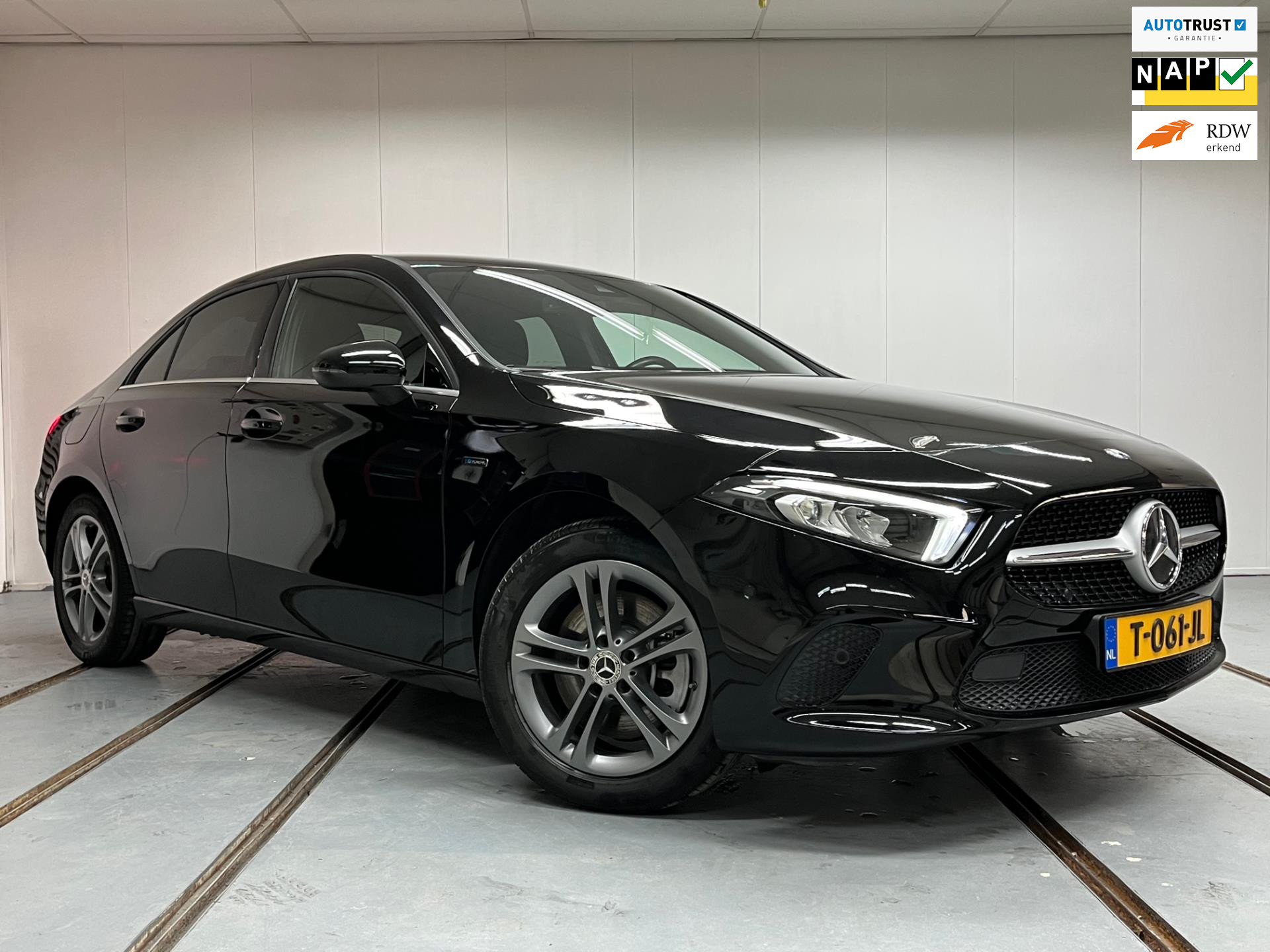 Mercedes-Benz A 250 E 250e MBUX Navi Camera Sedan 2020 - voorkant