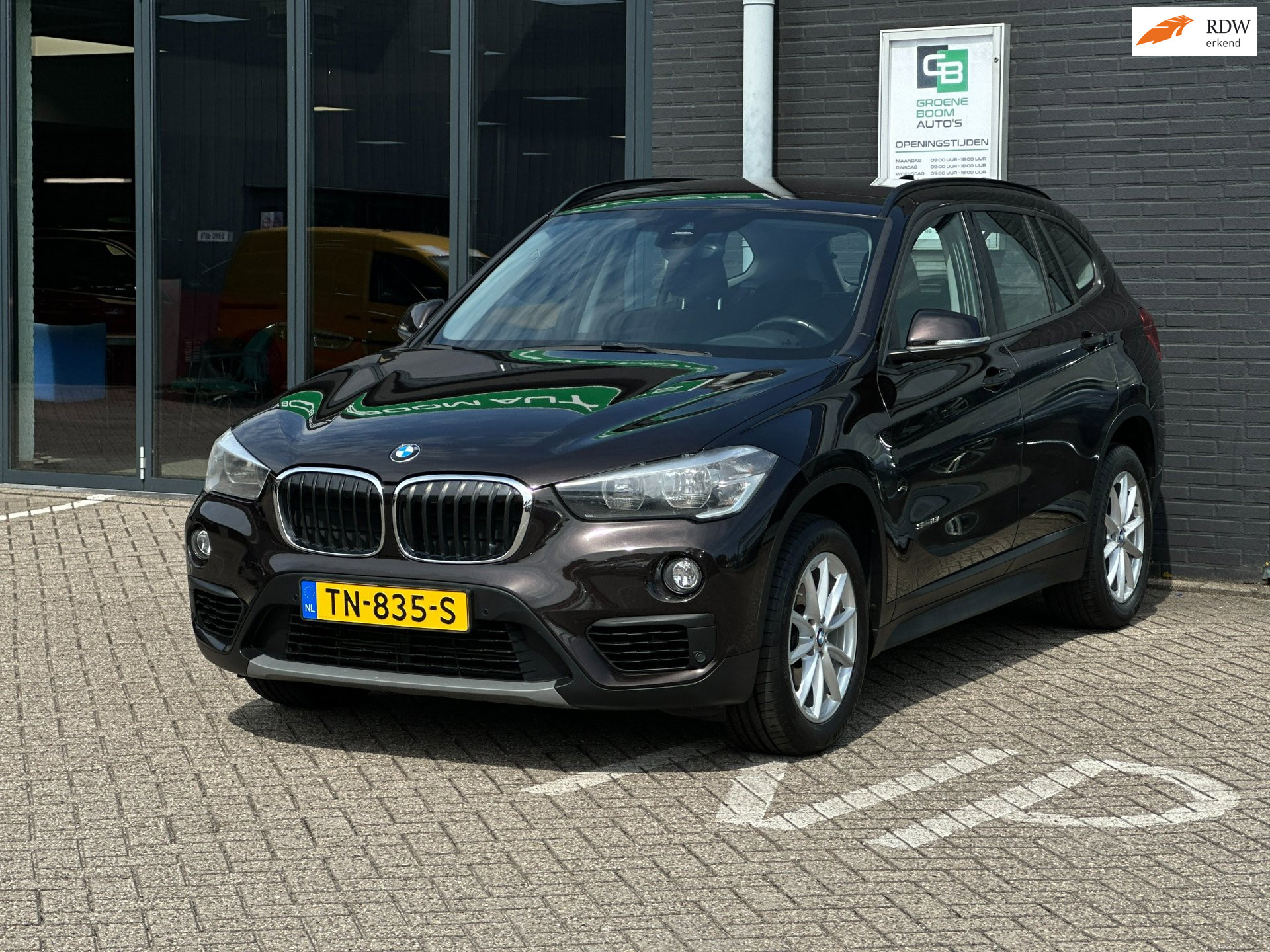 BMW X1 Sdrive18i SDrive18i High Executive/1STE EG/AUTOMAAT/DEALER ONDERHOUDEN!! 2018 - voorkant