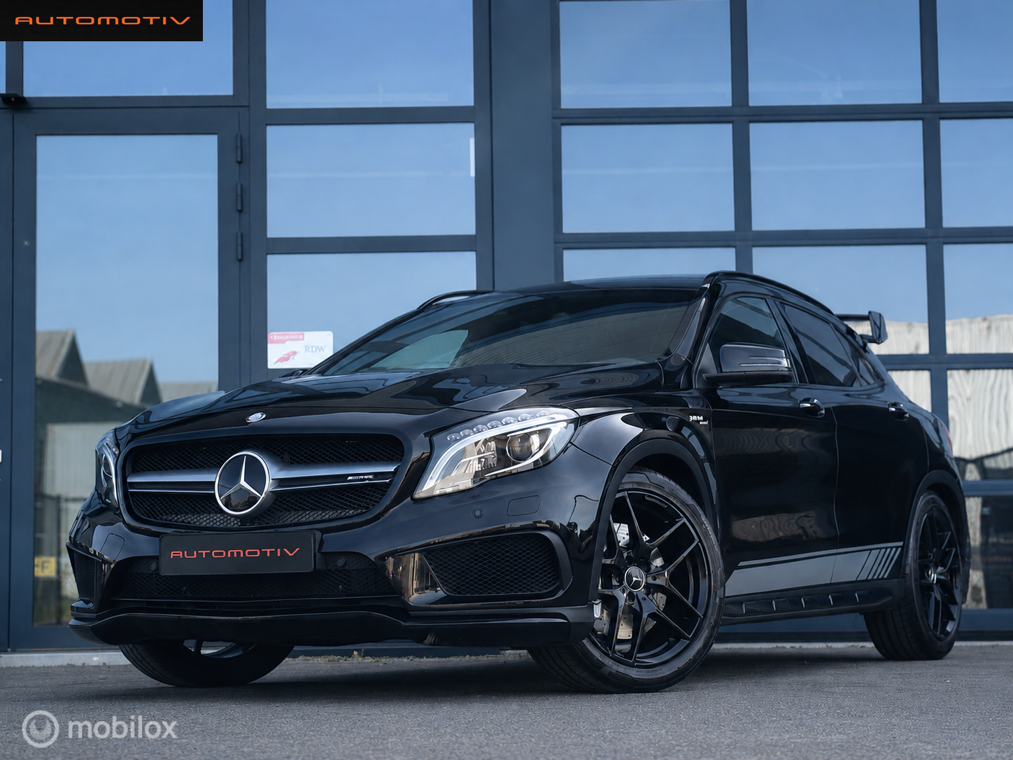 Mercedes-Benz Gla 45 AMG 4Matic AMG 45 4MATIC / PANO / DISTRONICPLUS 2015 - voorkant