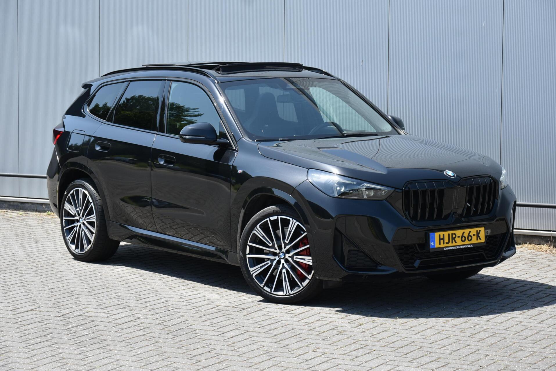 BMW X1 Sdrive18i sDrive18i M Sport Pano dak Alcantara Cameras BOMVOL 2024 - voorkant