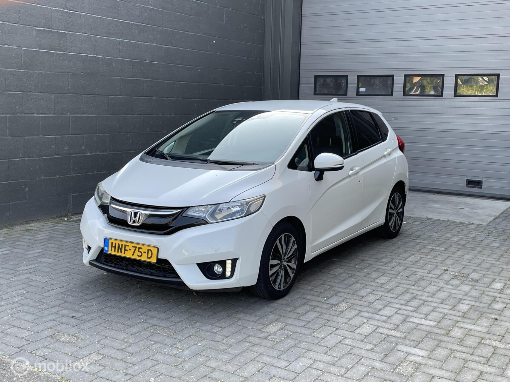 Honda Jazz 1.3 i-VTEC Elegance | AIRCO | Camera | Navi | PDC | 2015 - voorkant