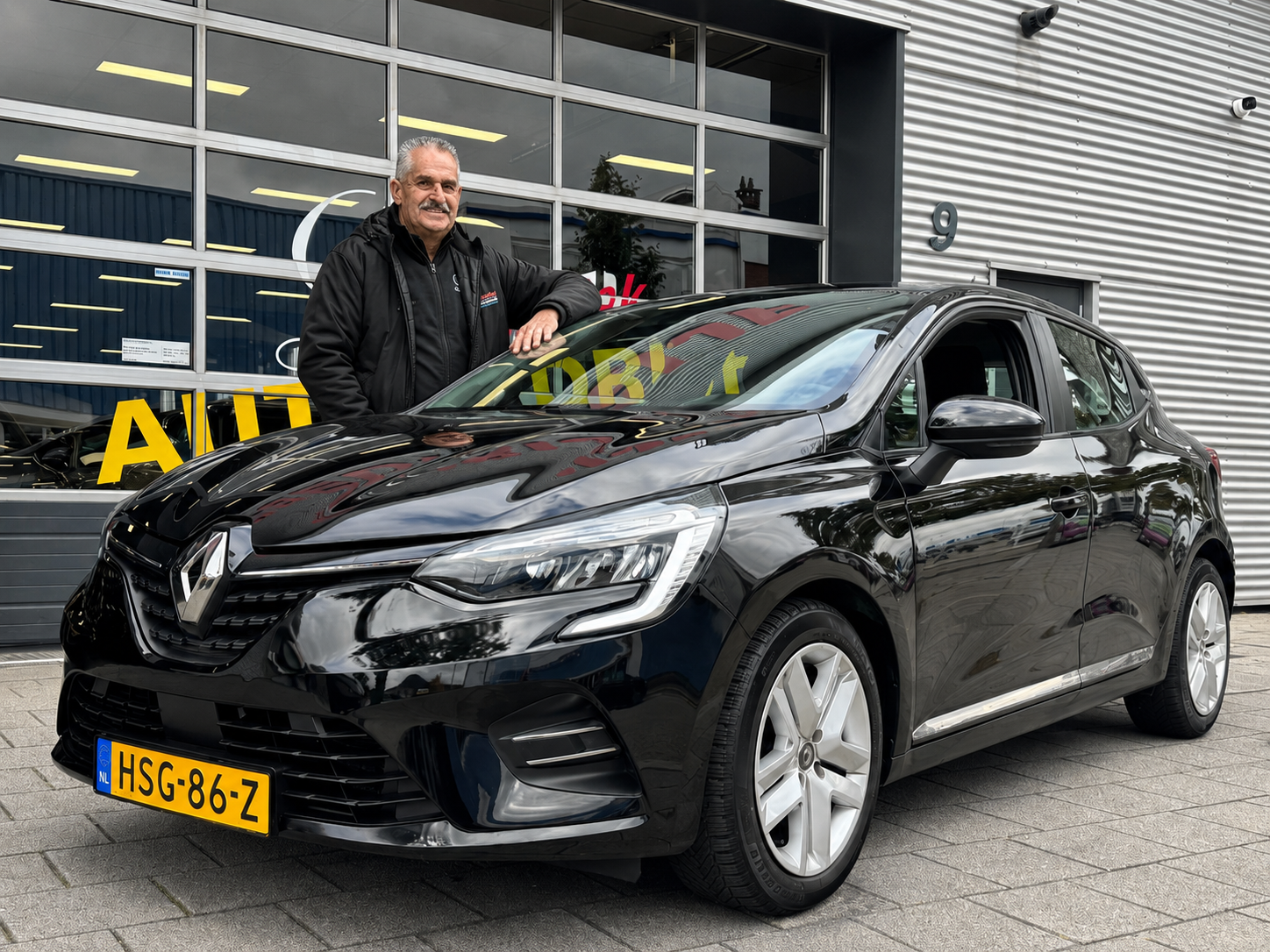 Renault Clio 1.0 TCe Zen - 53.231 KM - Apple CarPlay / Navigatie I Airco I LED I Comfort pakket I Dealer onderhouden 2021 - voorkant
