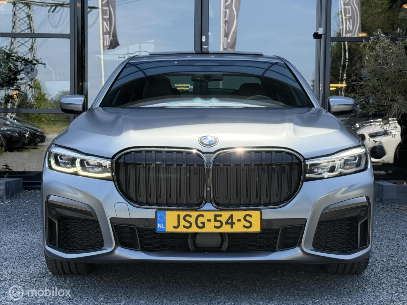 Foto van BMW 745e