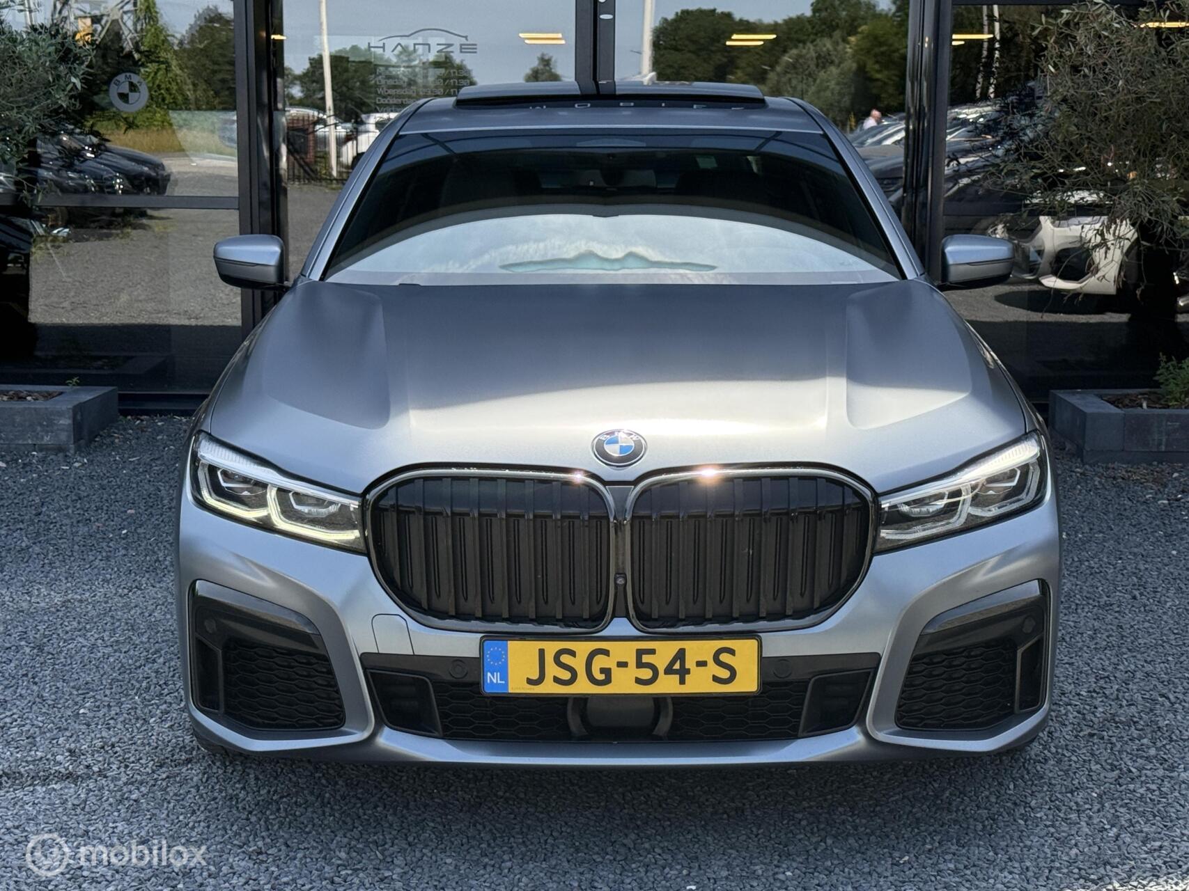 Foto van BMW 745e