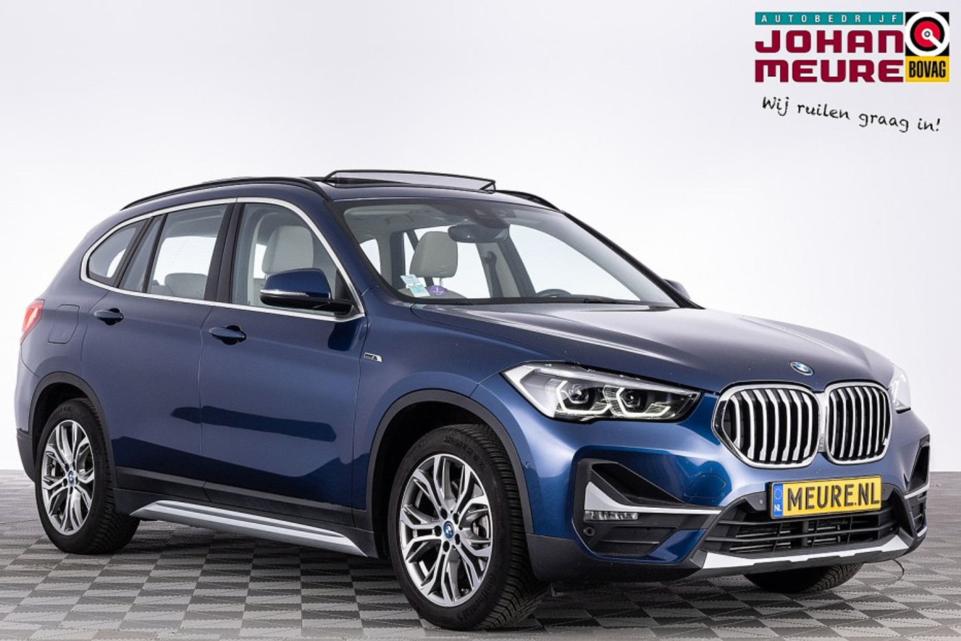 BMW X1 Xdrive 25e Xdrive  X-Line | PANORAMA |  LEDER | Sportstoelen | PHEV *BEVRIJDINGSDAG 05 mei OPEN!* 2022 - voorkant