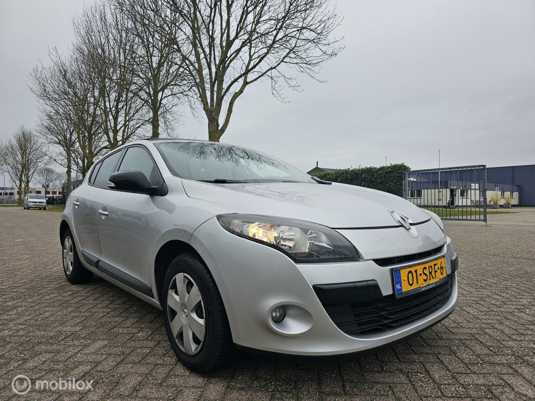 Renault Megane 1.4 TCe Parisienne Panoramadak! 2011 - voorkant