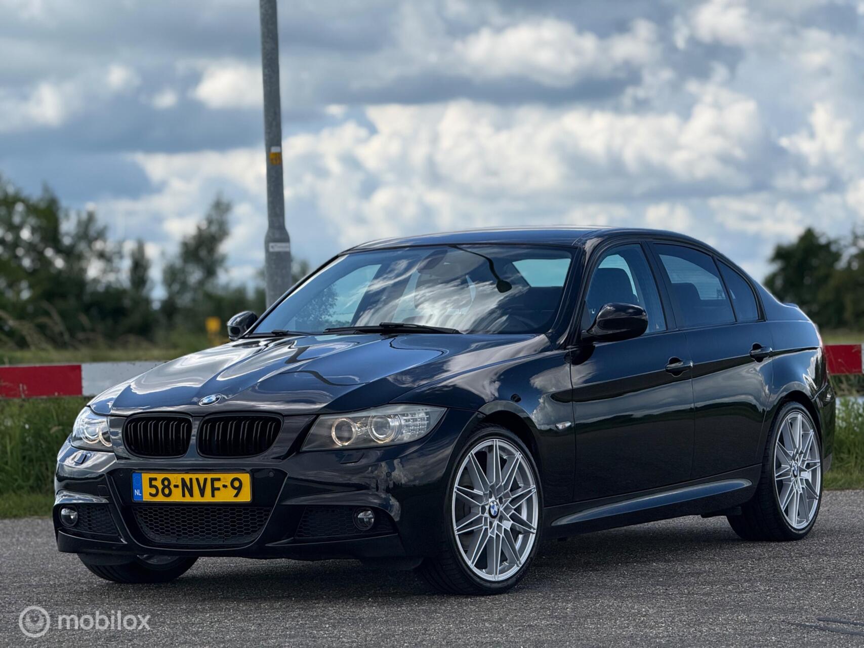 BMW 3er Reihe 318i Lci Business Line M Sport 2010 - voorkant
