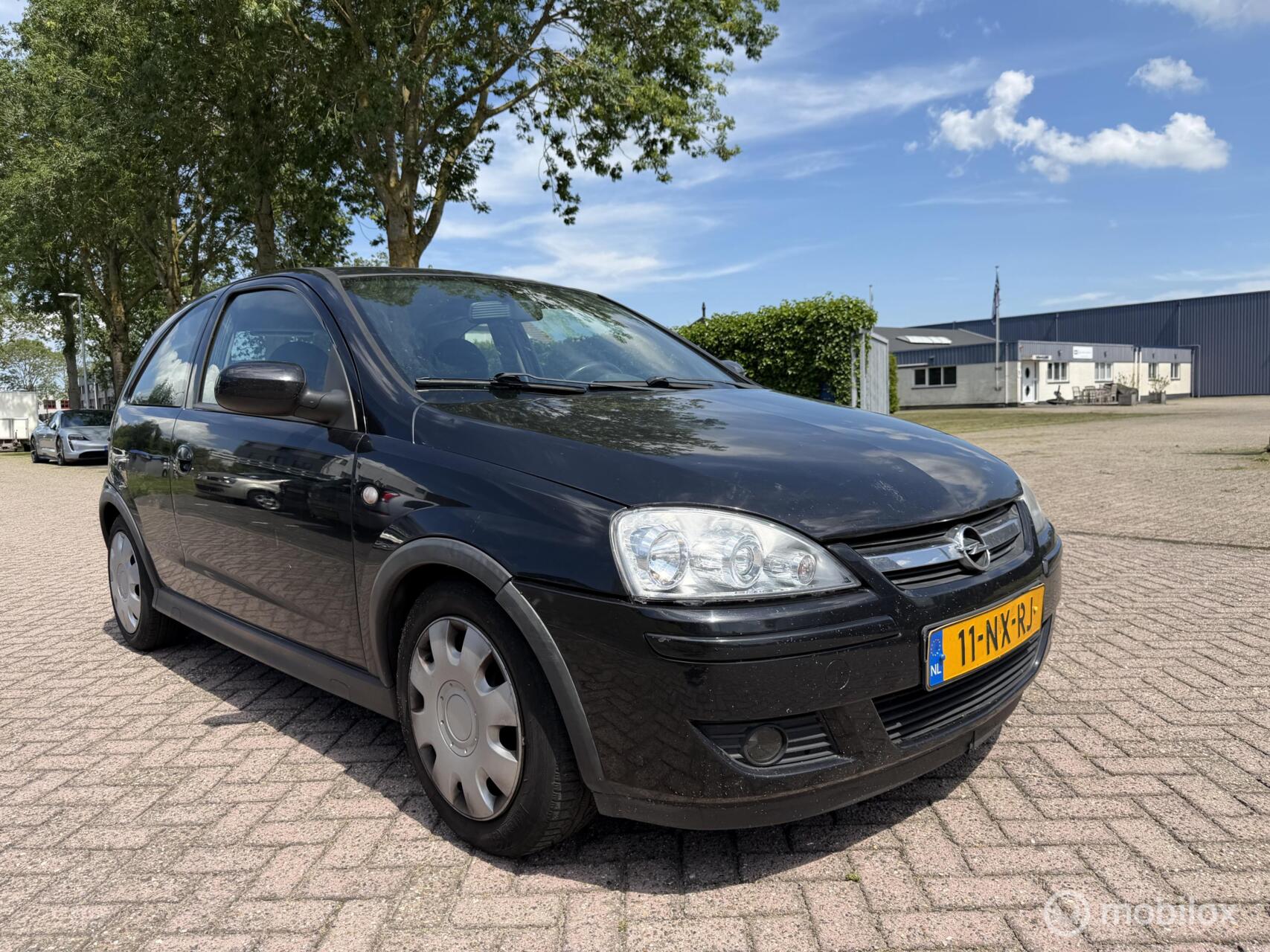 Opel Corsa-c 1.4-16V Enjoy Airco Nieuwe APK 2004 - voorkant