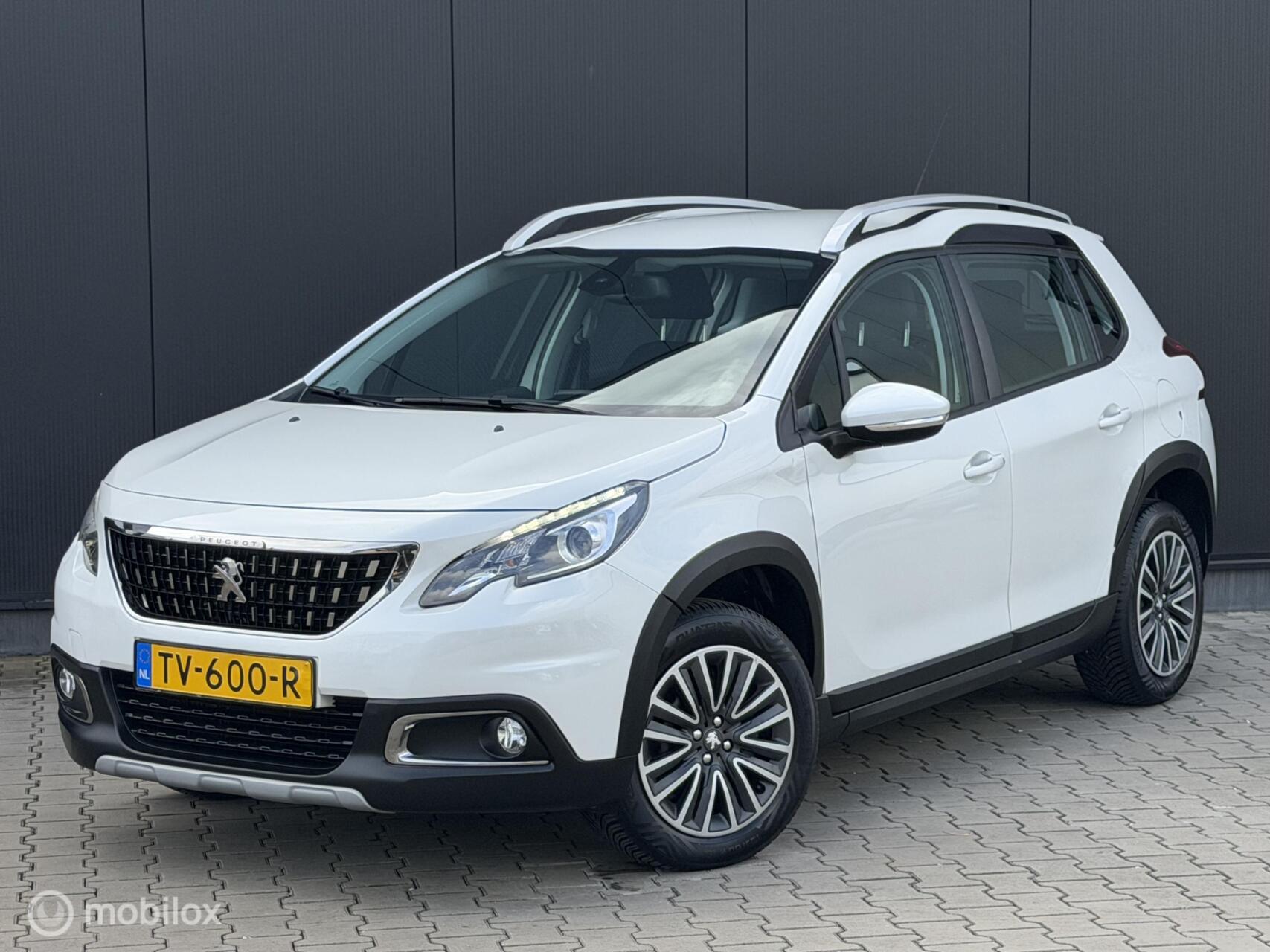 Peugeot 2008 1.2 131PK Active | CRUISE | NAVI | CARPLAY | 2018 - voorkant