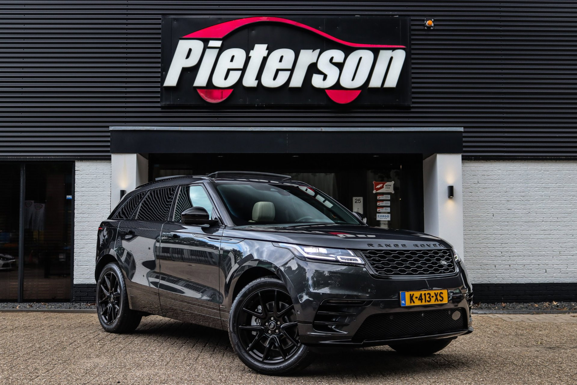 Land Rover Range Rover Velar 2.0 P400e R-Dynamic HSE PANO 2021 - voorkant